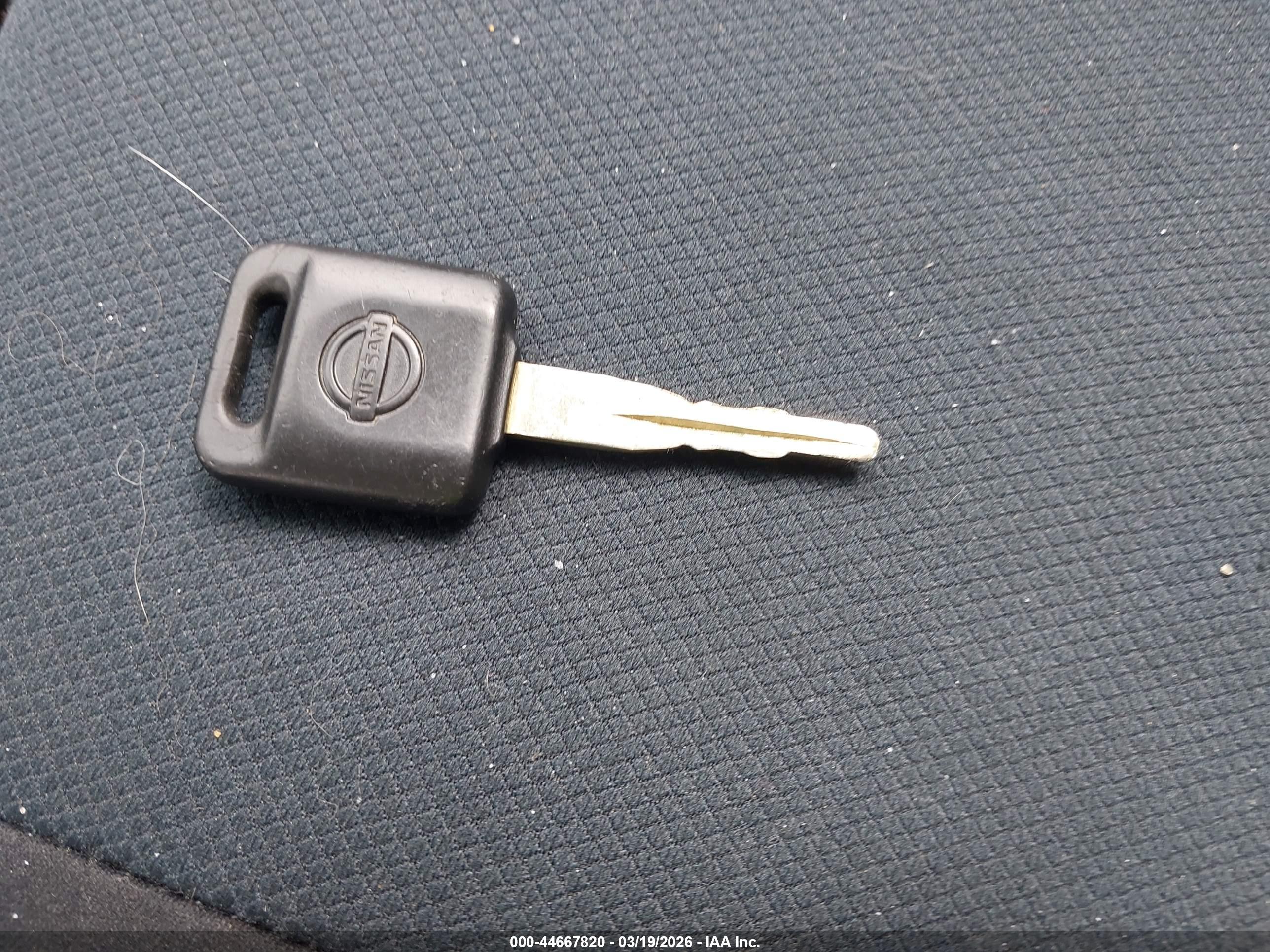 NISSAN VERSA image 11