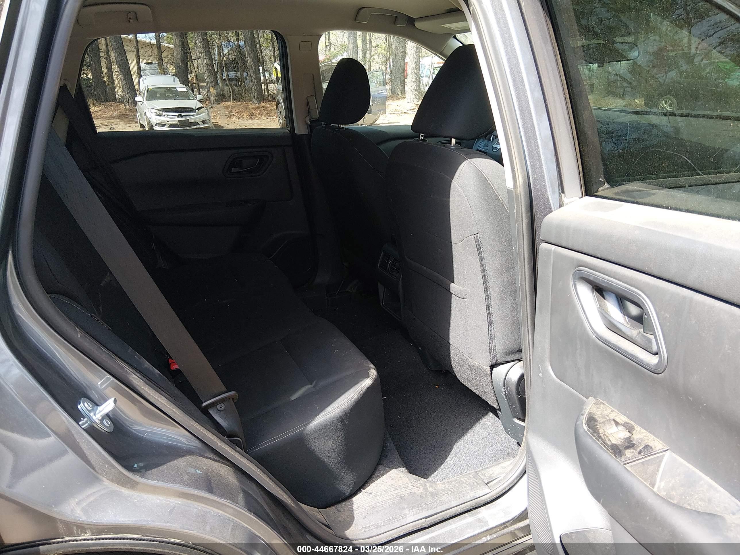 NISSAN ROGUE image 8