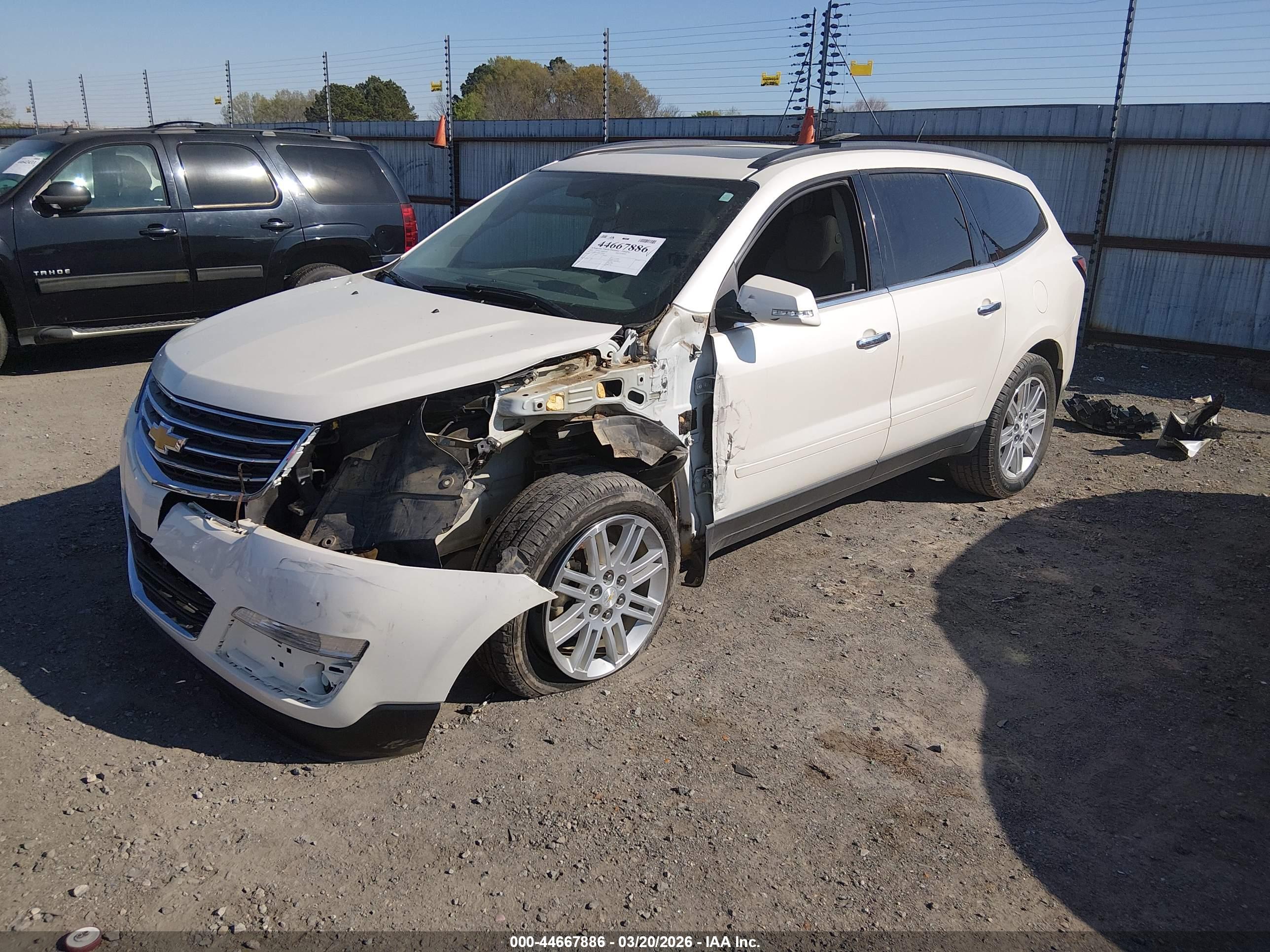 CHEVROLET TRAVERSE image 2