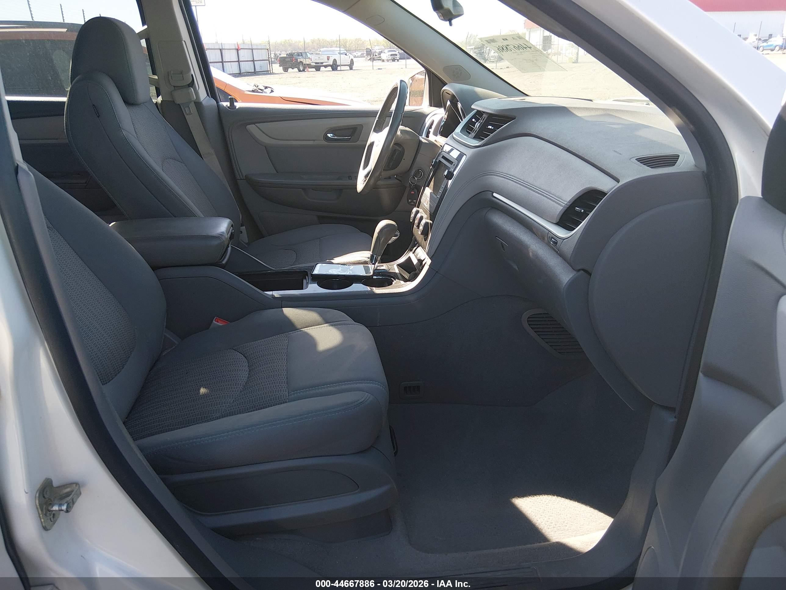 CHEVROLET TRAVERSE image 5