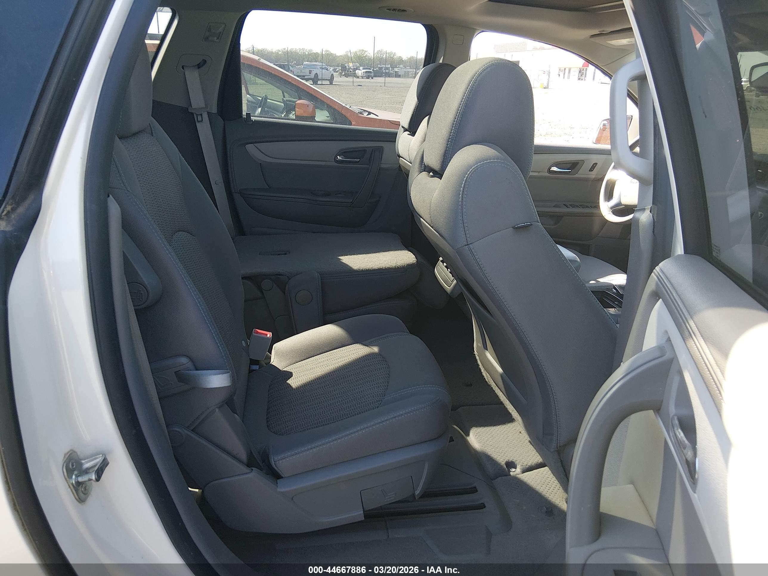 CHEVROLET TRAVERSE image 8