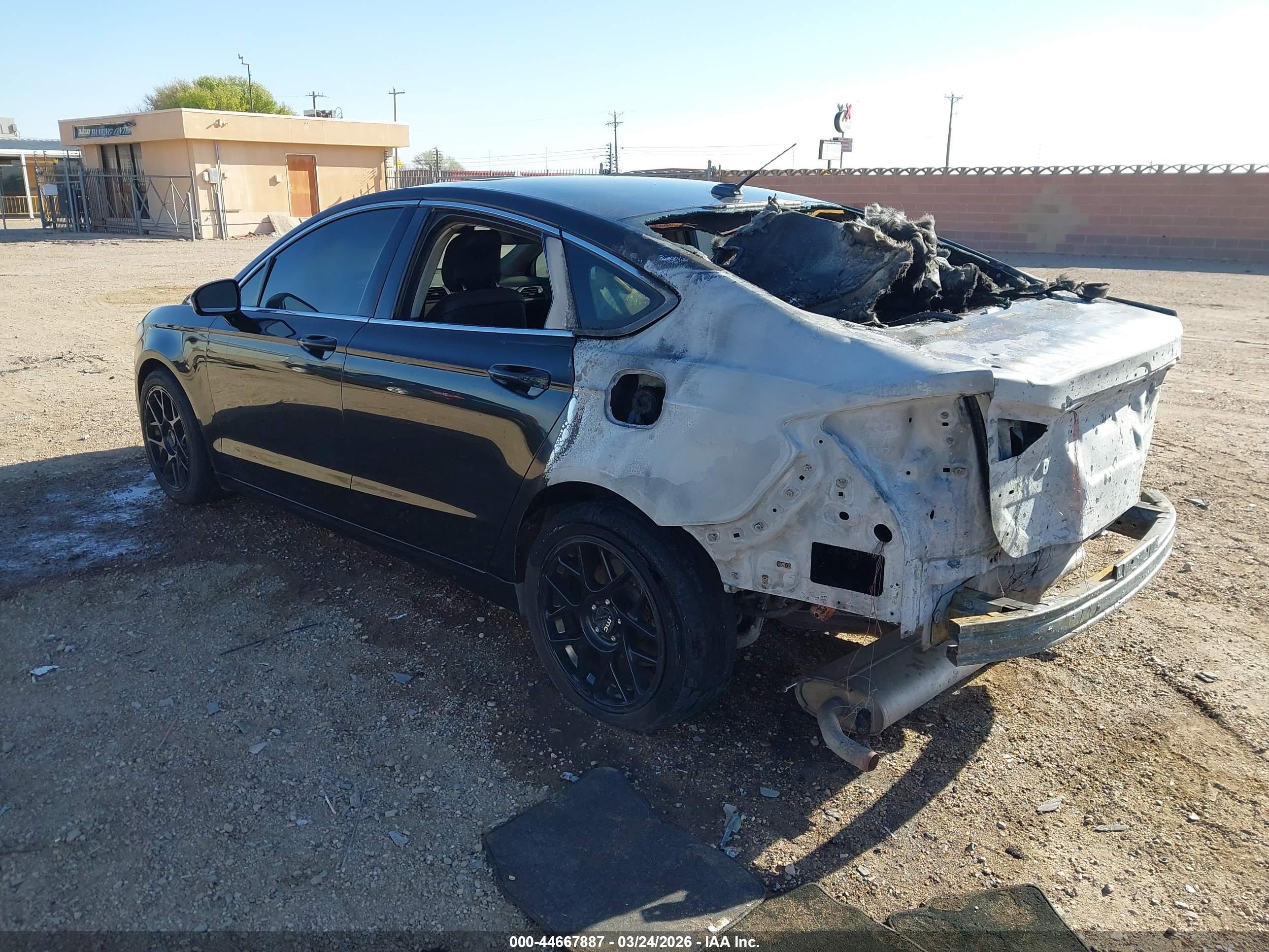 FORD FUSION image 3