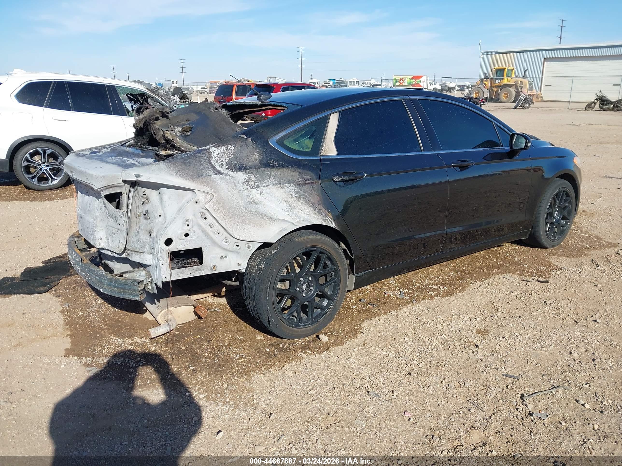 FORD FUSION image 4