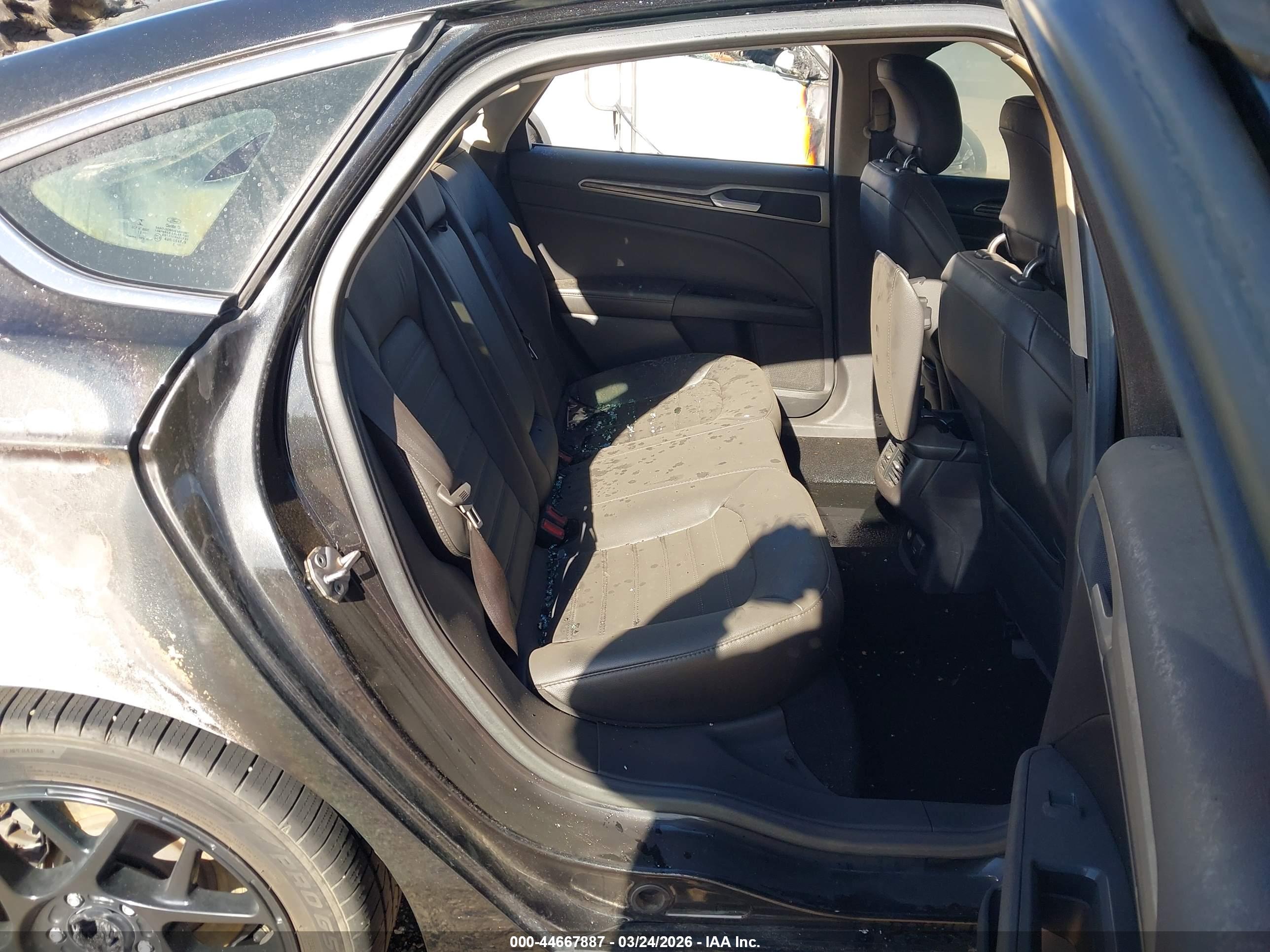 FORD FUSION image 8