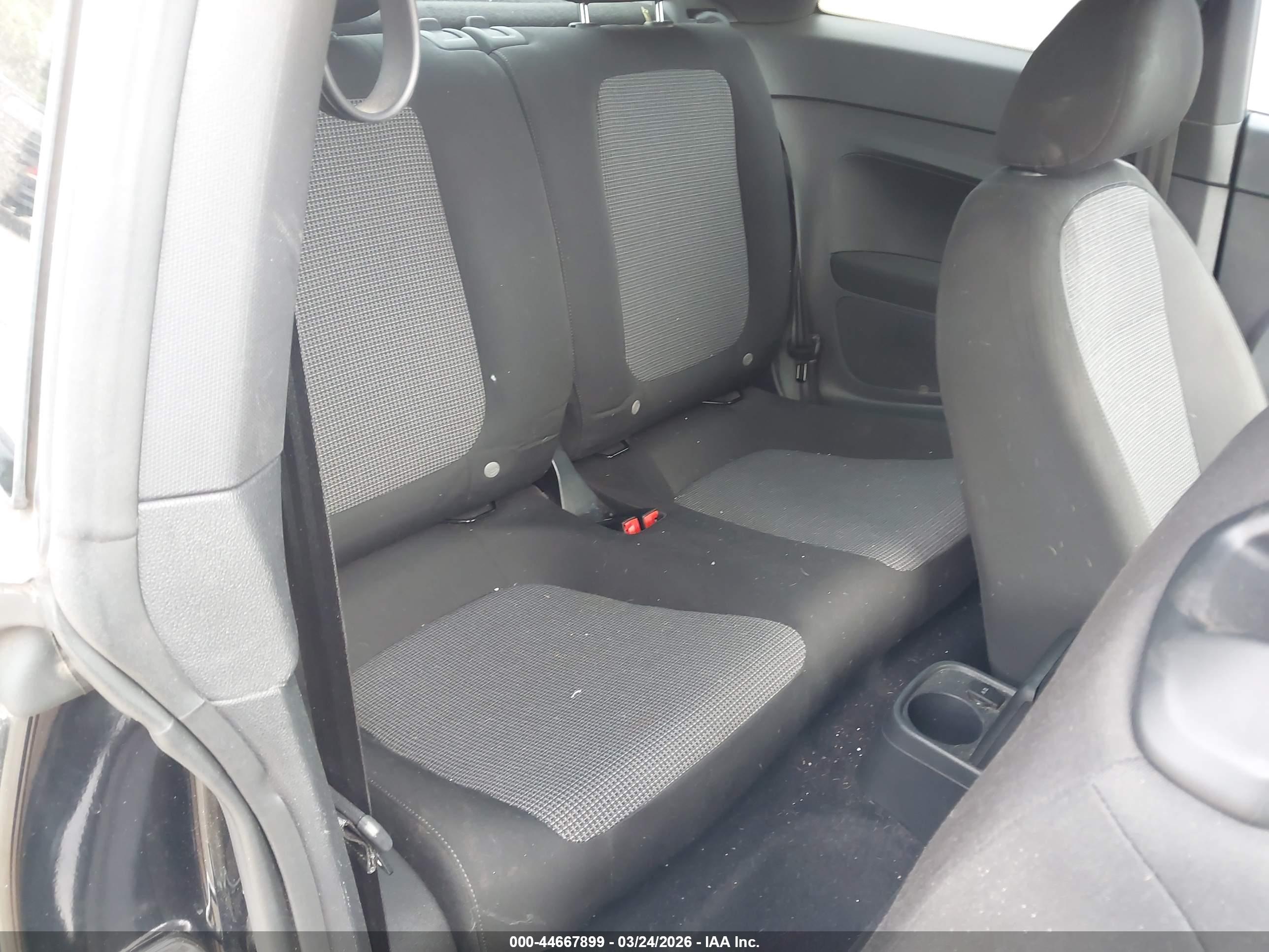 VOLKSWAGEN BEETLE image 8