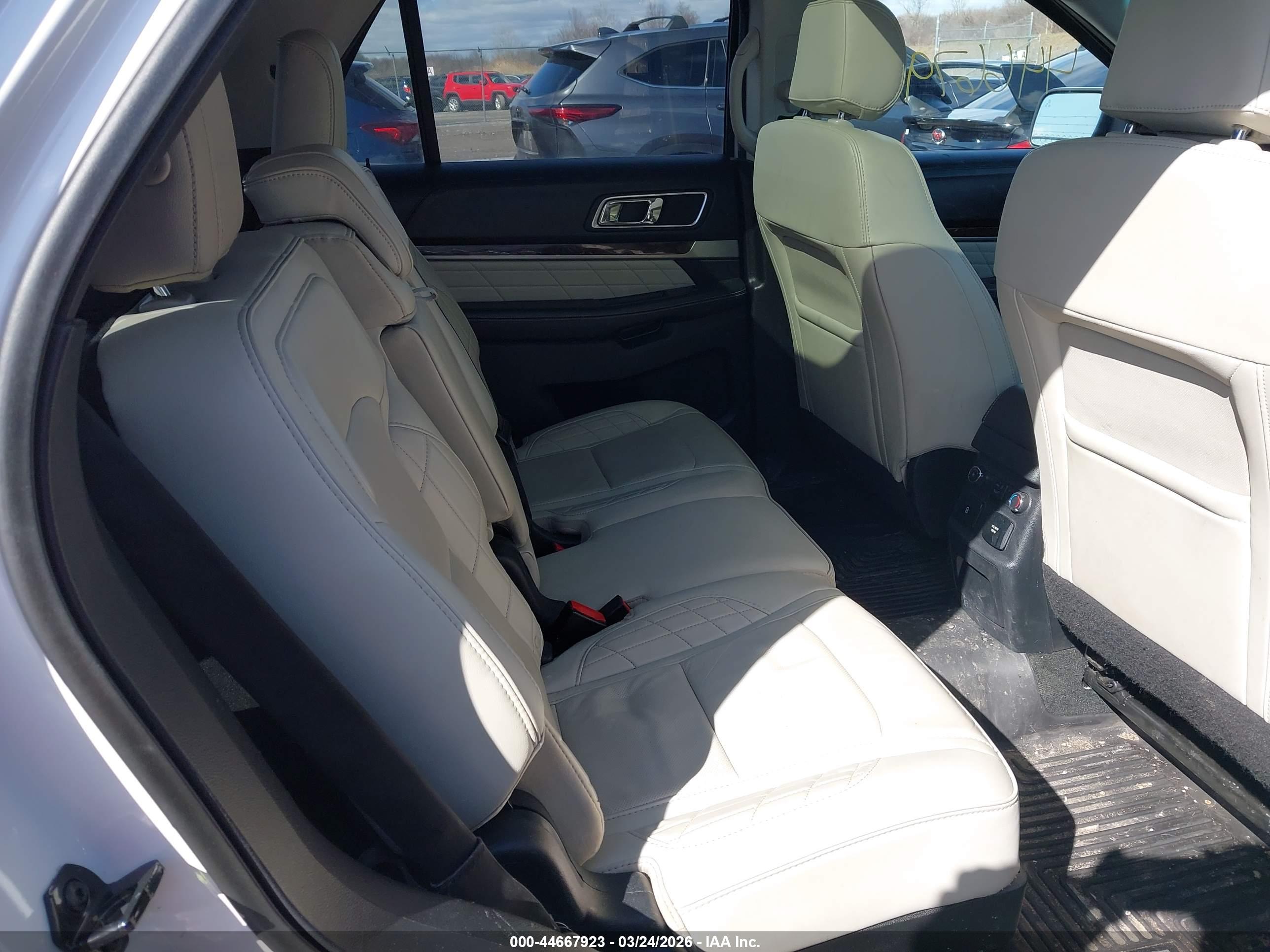 FORD EXPLORER image 8