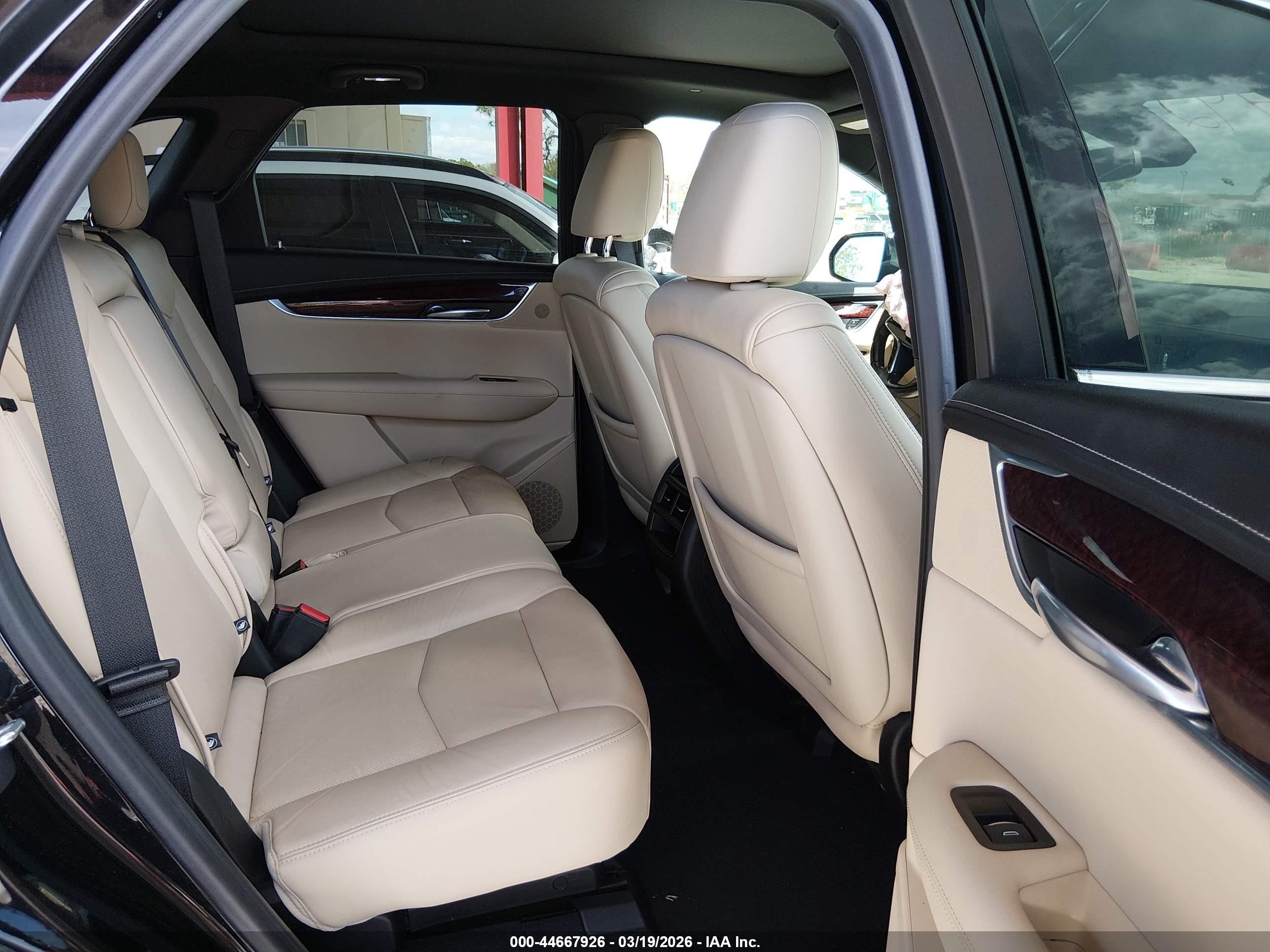 CADILLAC XT5 image 8