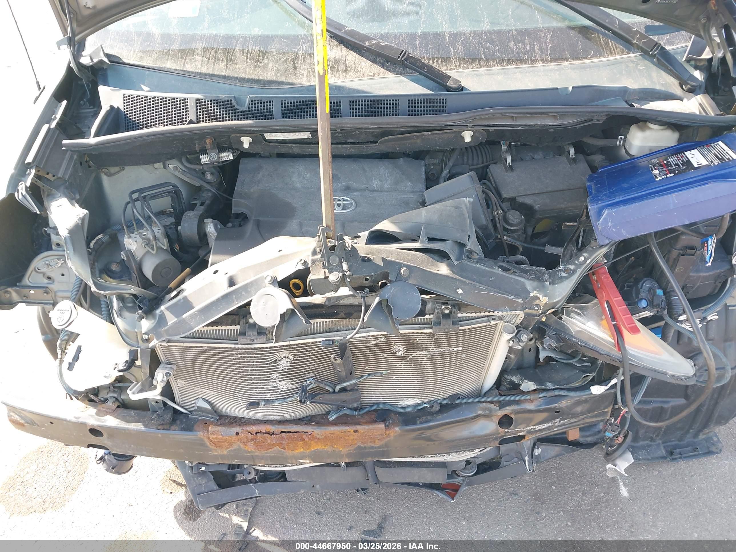 TOYOTA SIENNA image 10