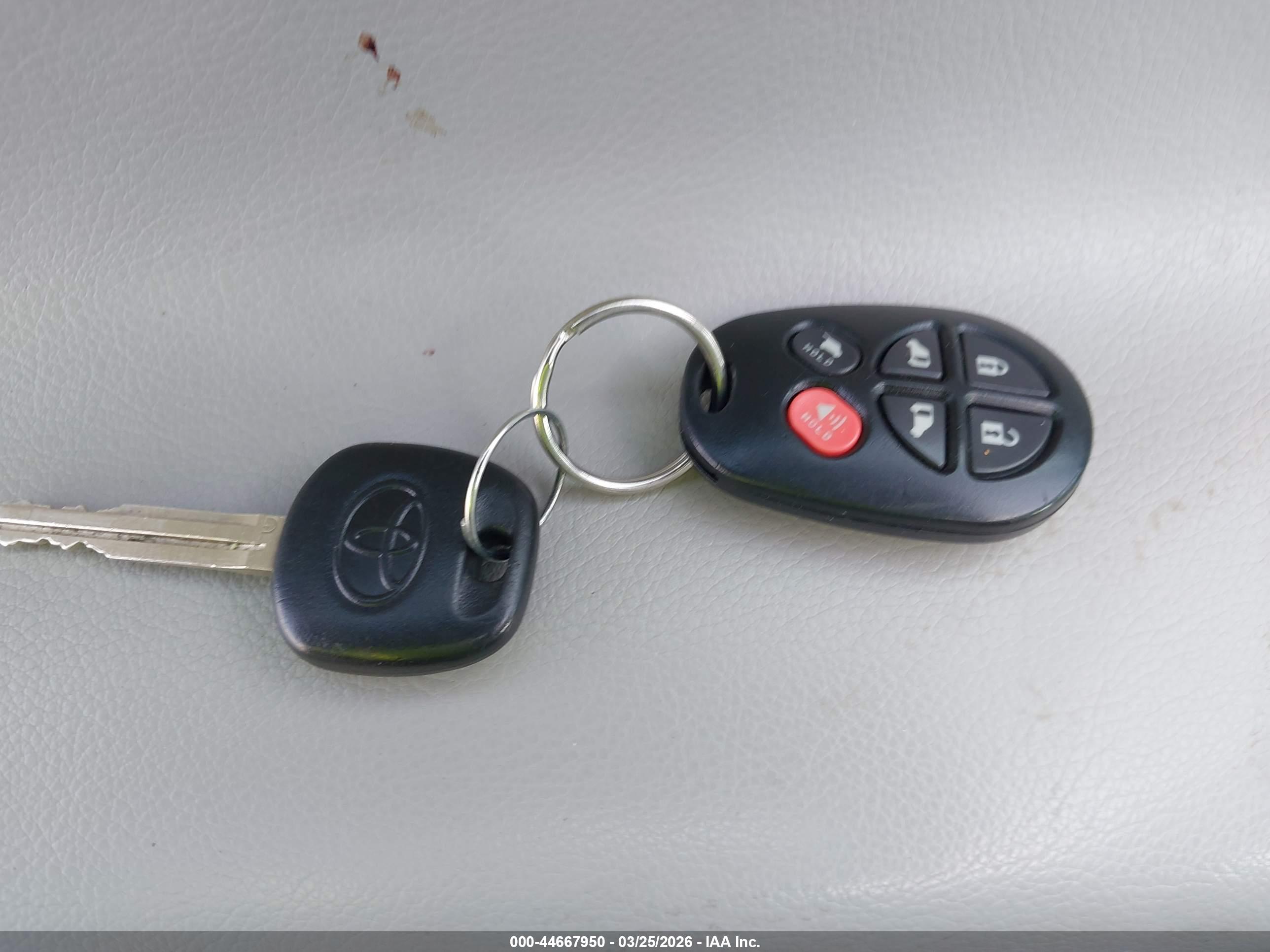 TOYOTA SIENNA image 11