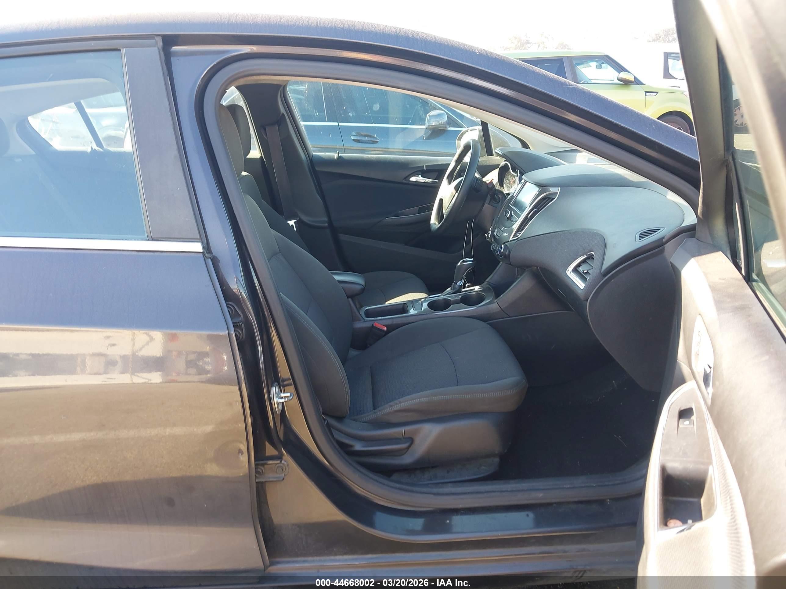 CHEVROLET CRUZE image 5