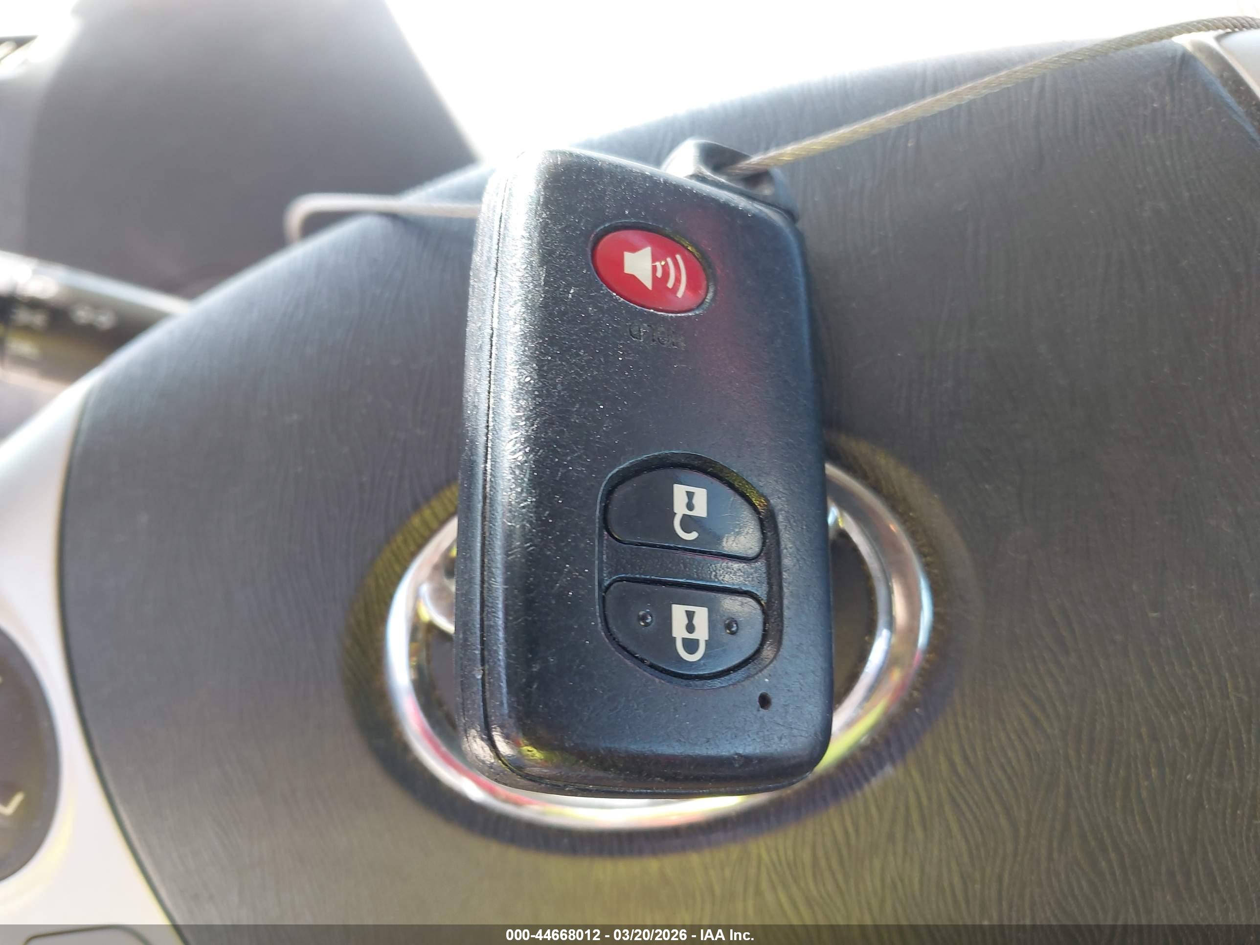 TOYOTA PRIUS image 11