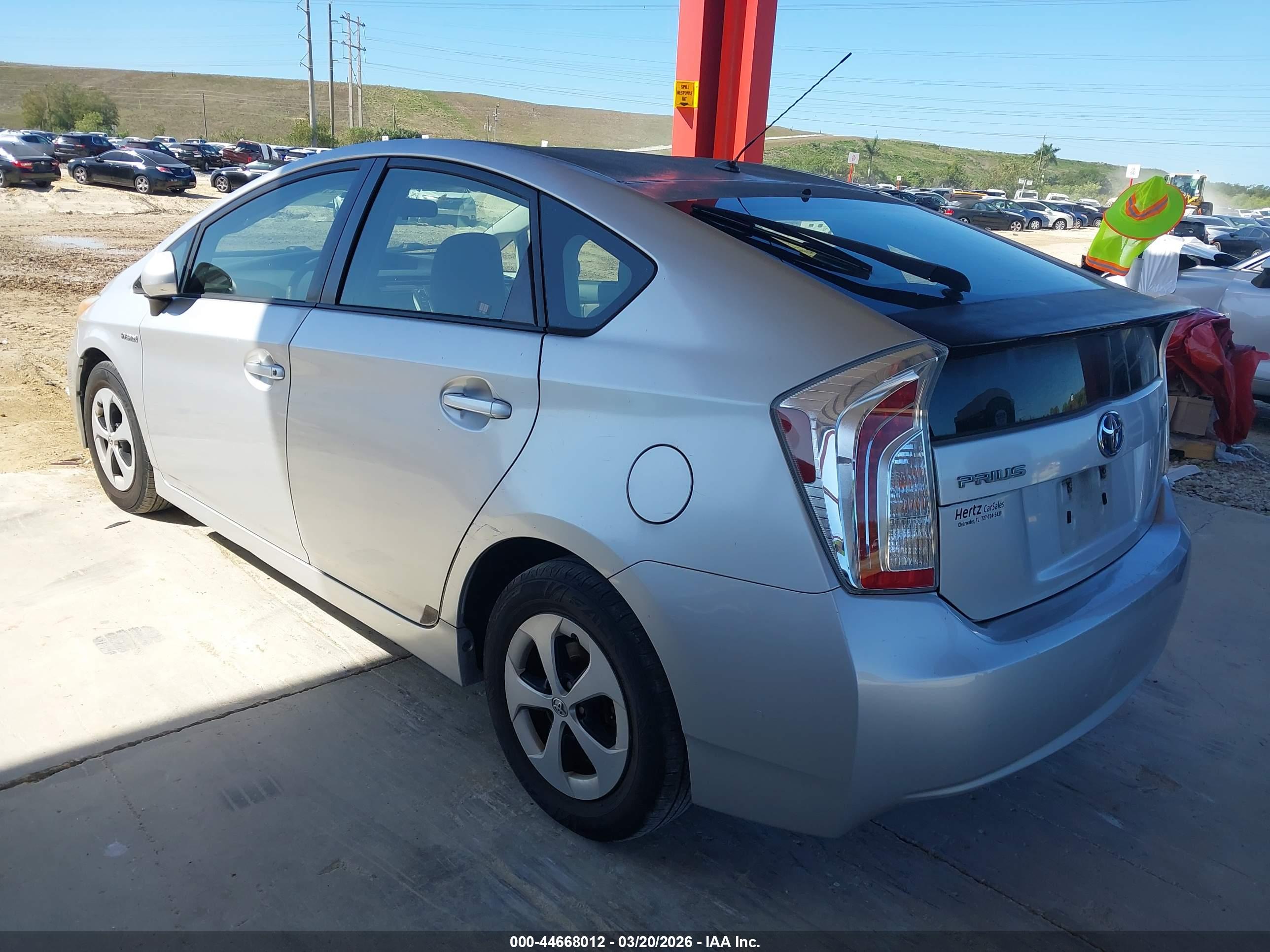 TOYOTA PRIUS image 3