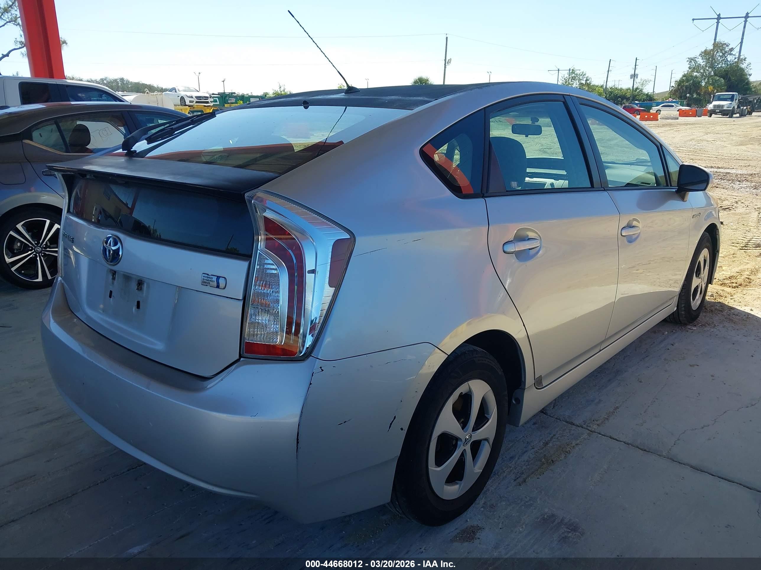 TOYOTA PRIUS image 4