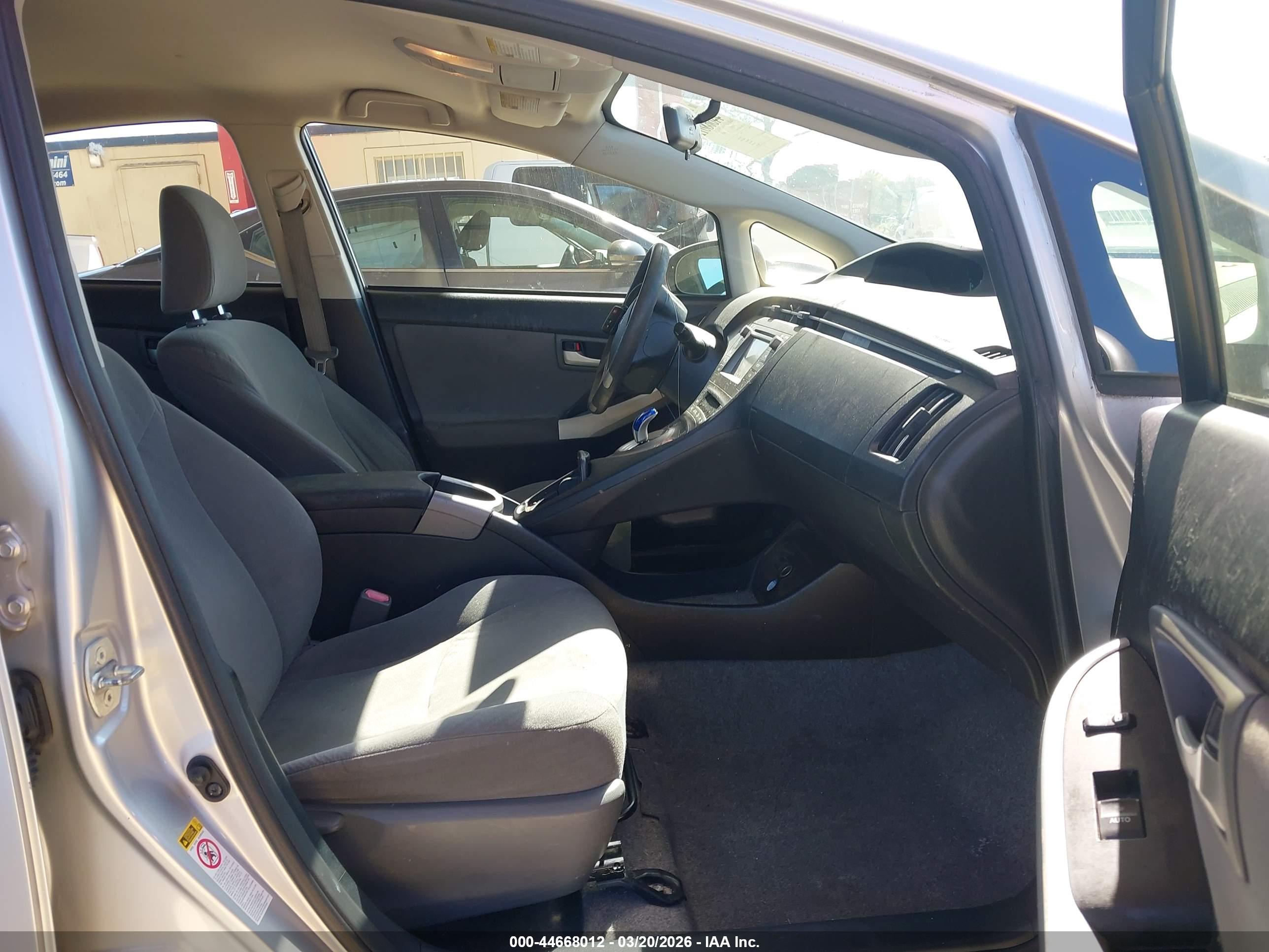 TOYOTA PRIUS image 5