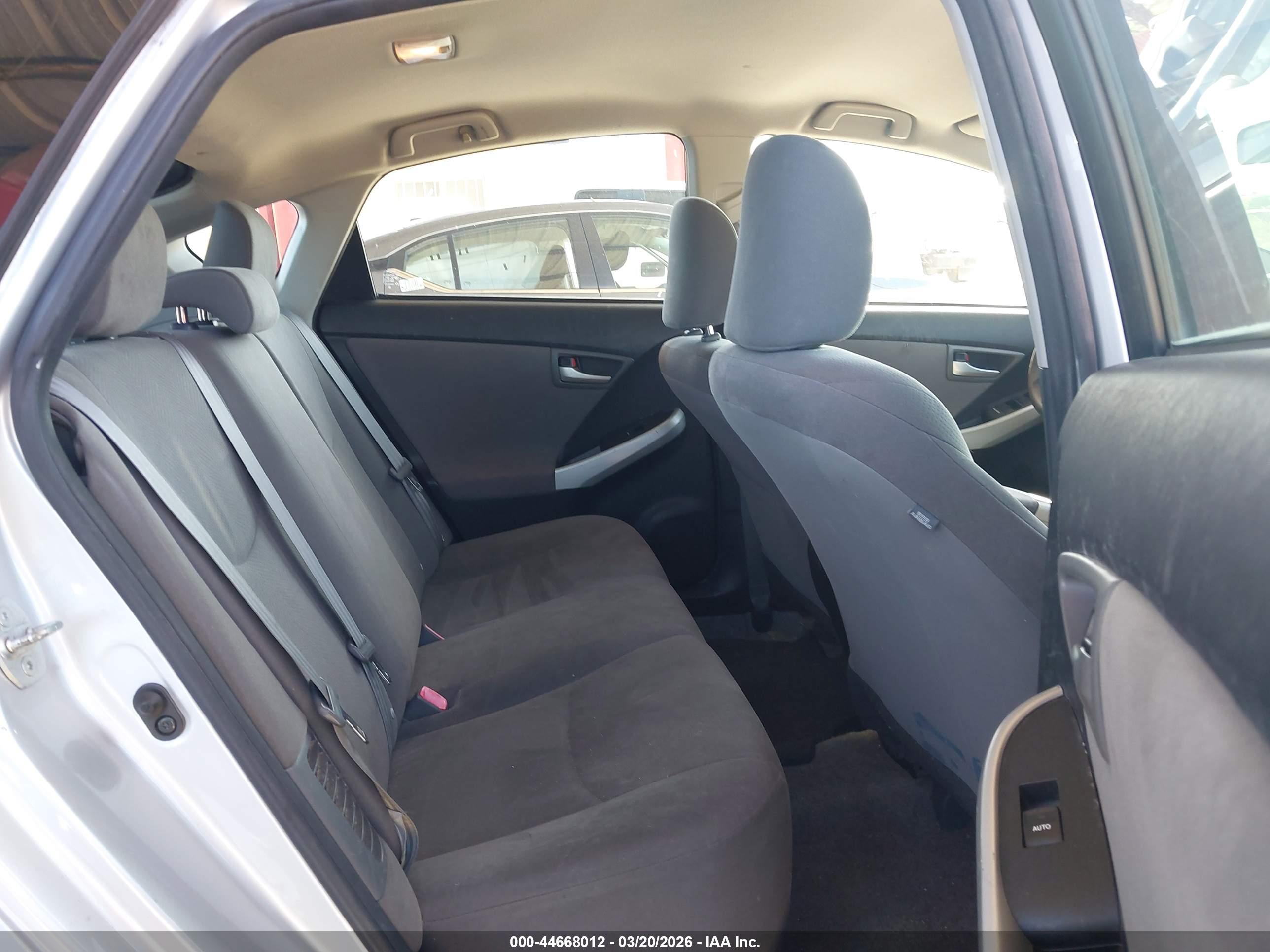 TOYOTA PRIUS image 8