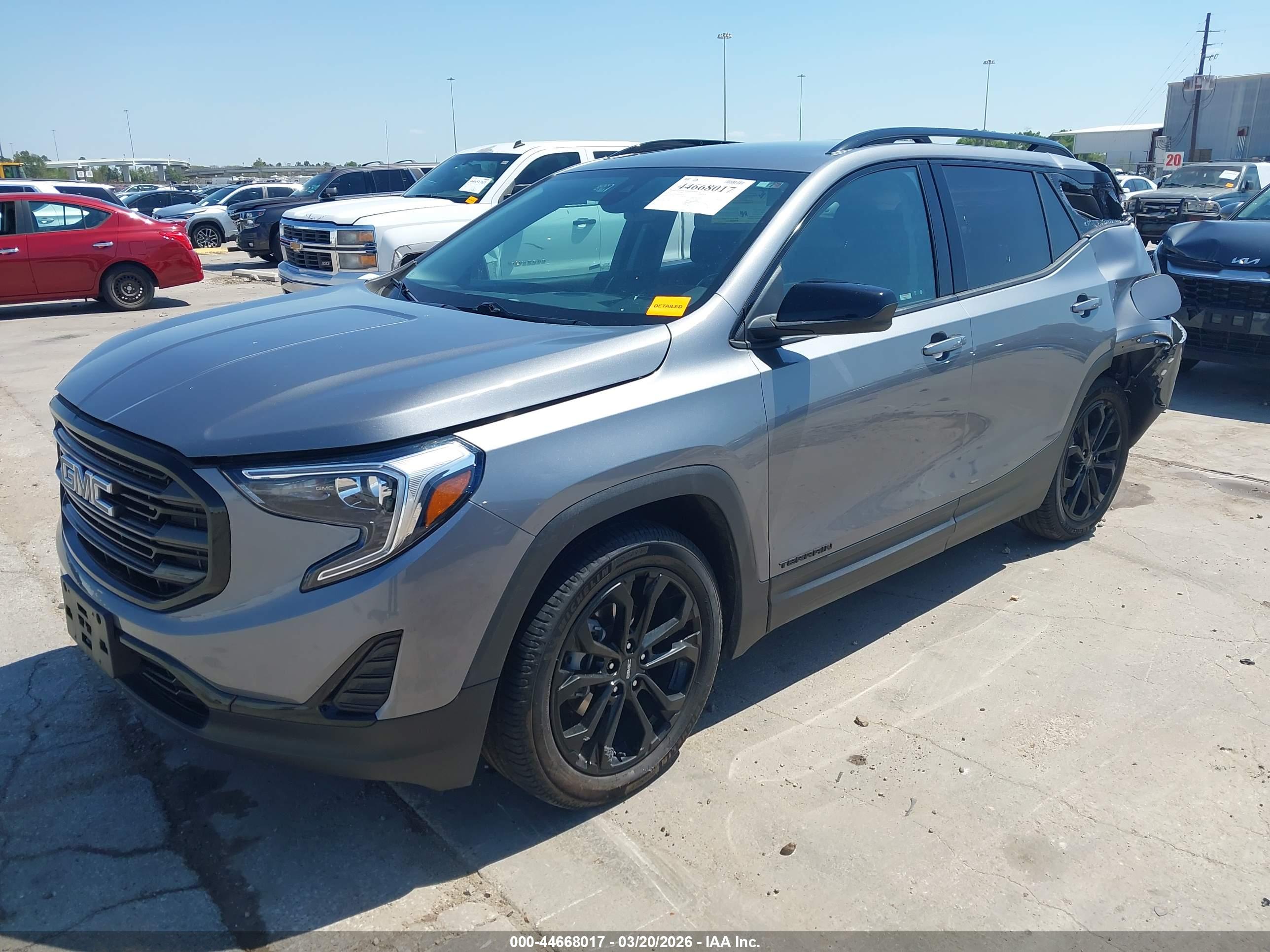 GMC TERRAIN image 2