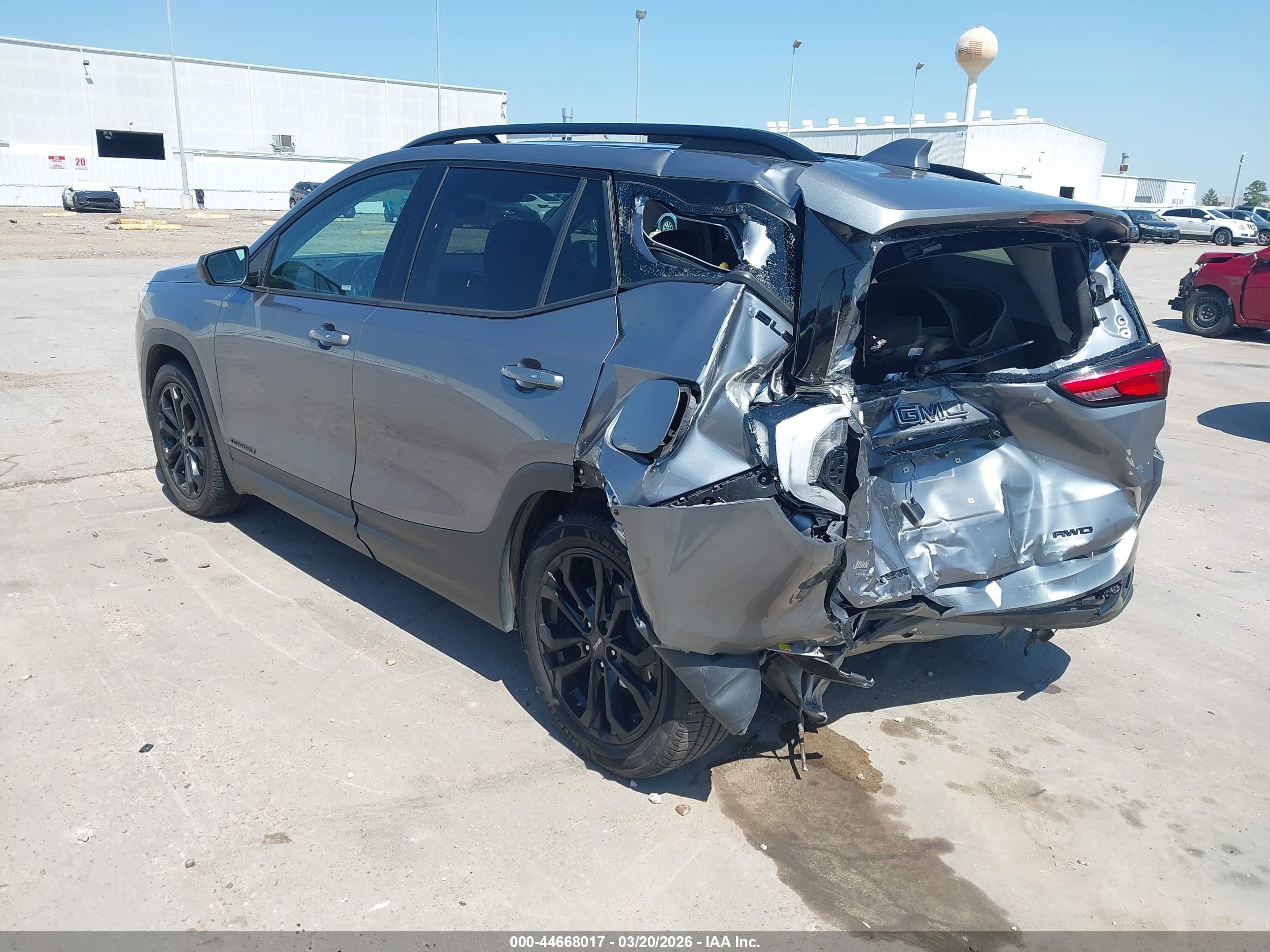 GMC TERRAIN image 3