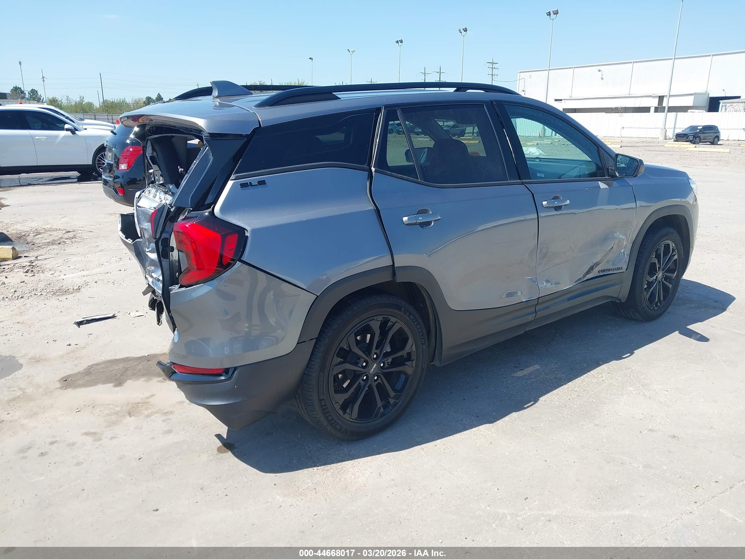 GMC TERRAIN image 4