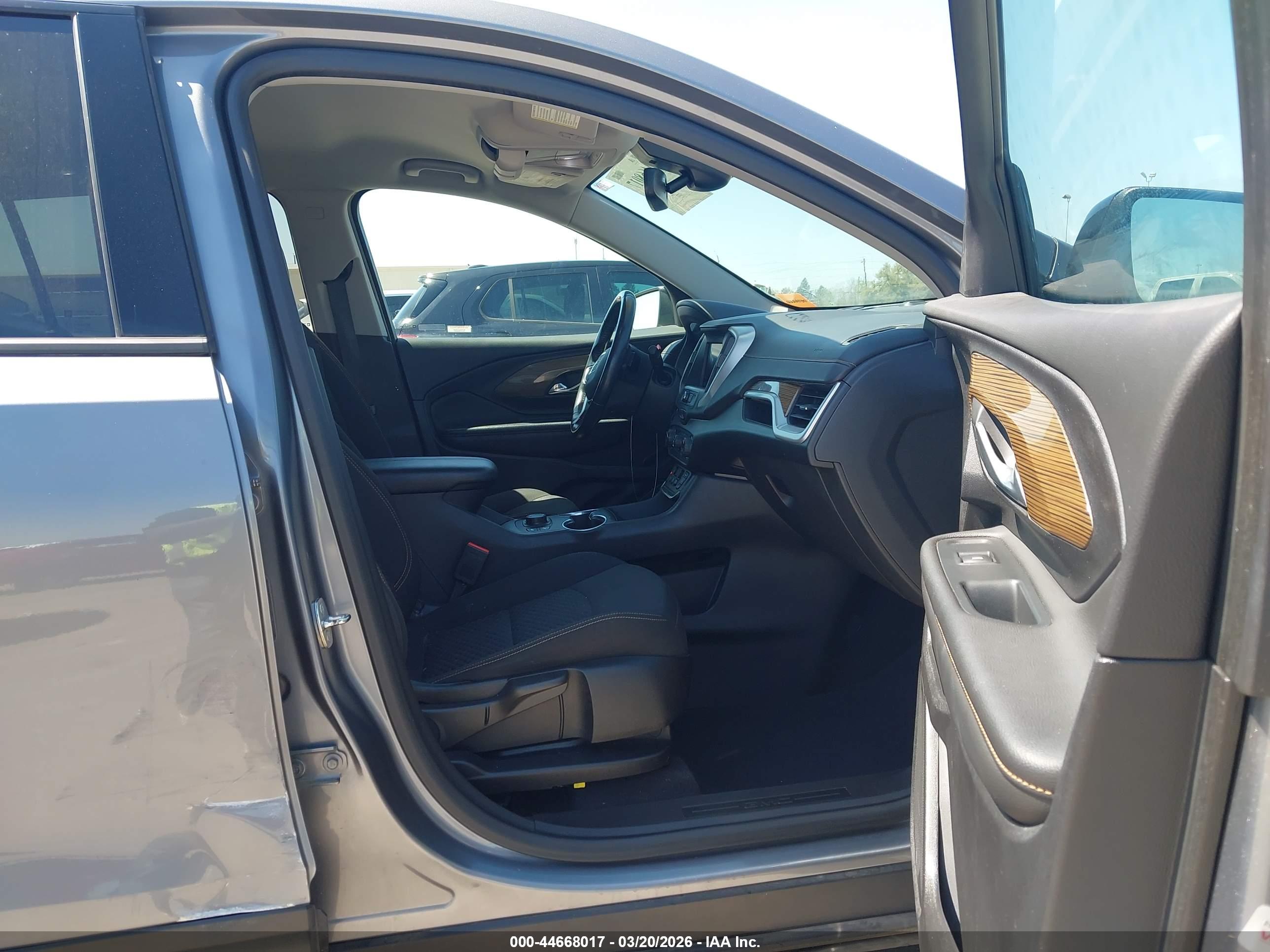 GMC TERRAIN image 5