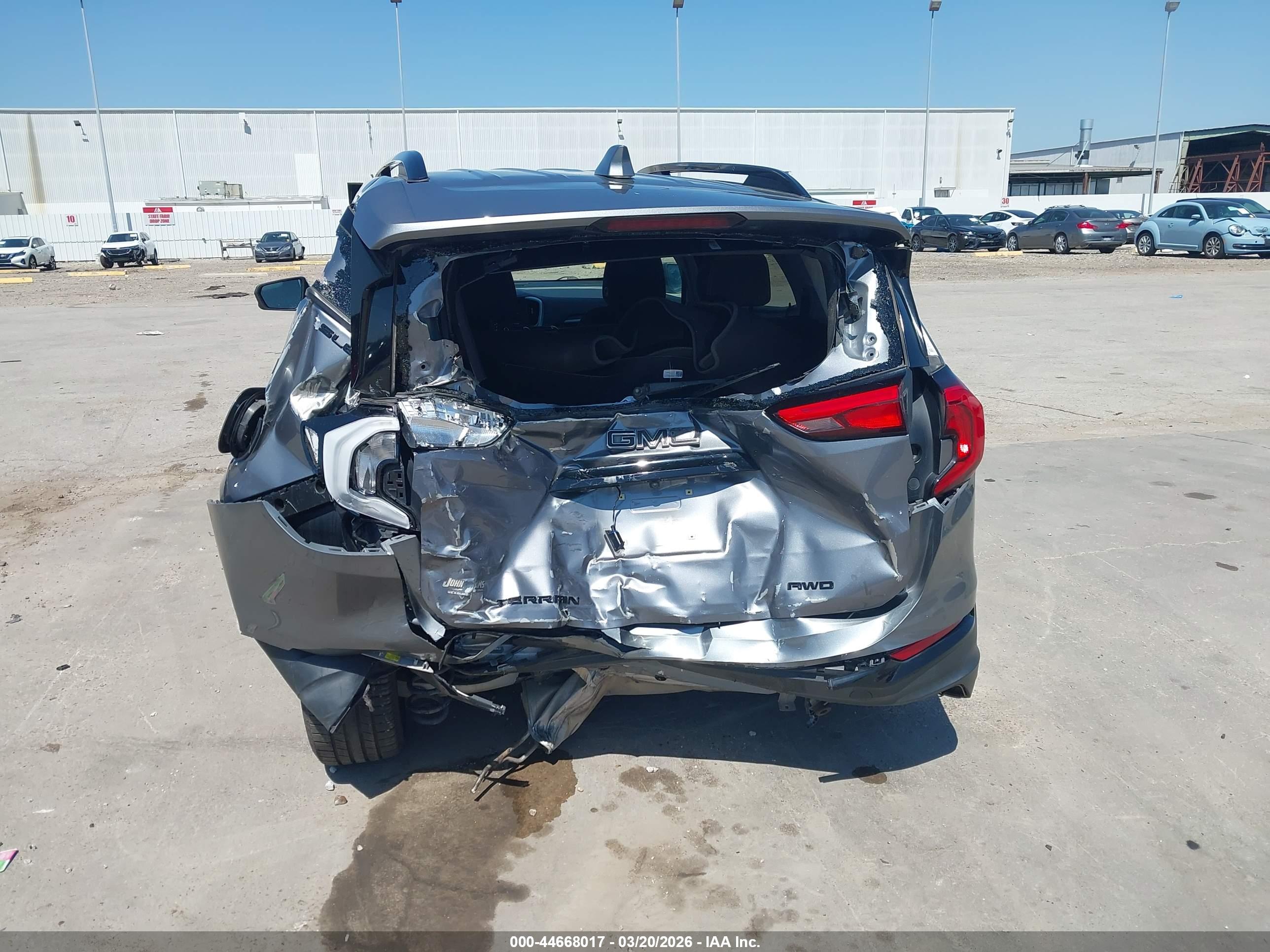 GMC TERRAIN image 6