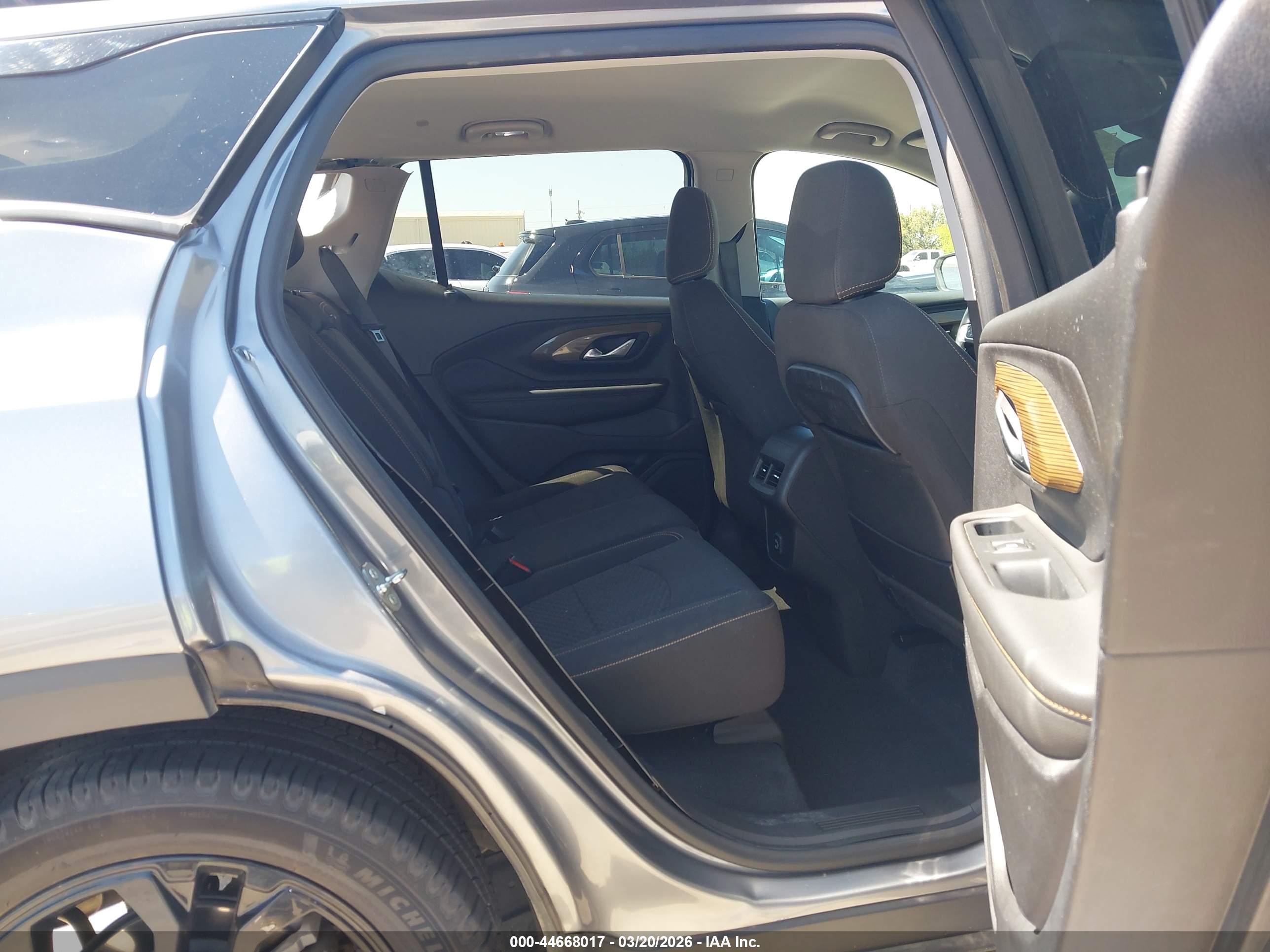 GMC TERRAIN image 8