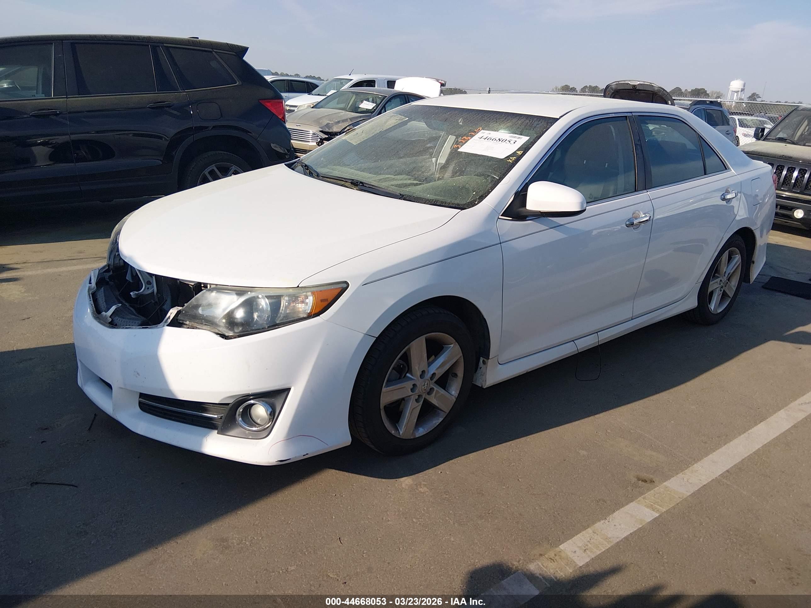 TOYOTA CAMRY image 2
