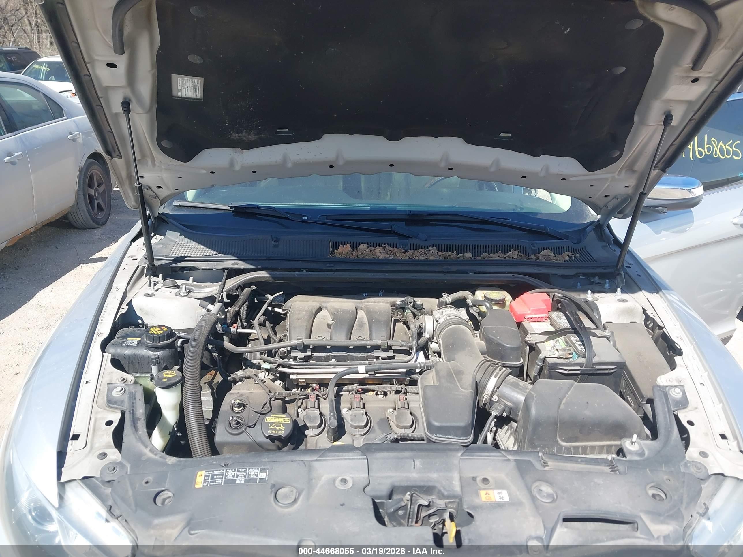 FORD TAURUS image 10