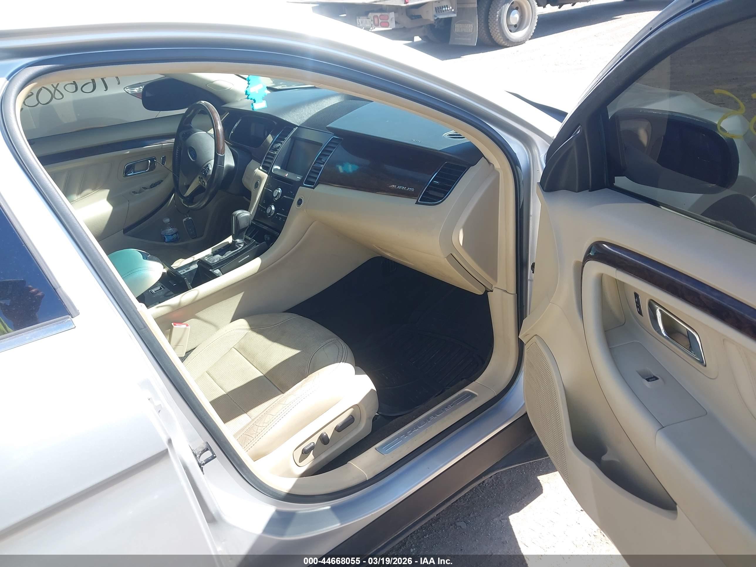 FORD TAURUS image 5