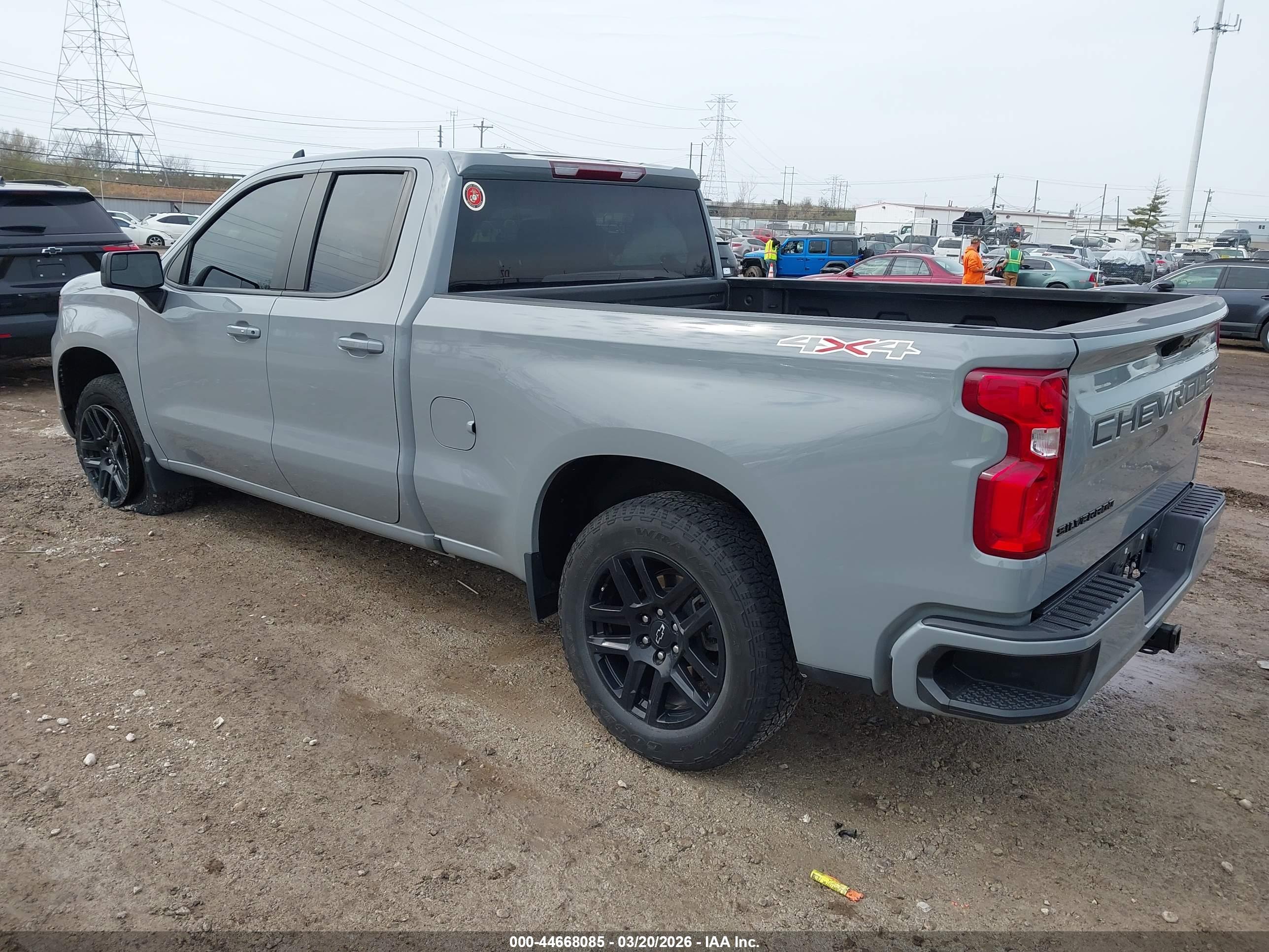 CHEVROLET SILVERADO image 3