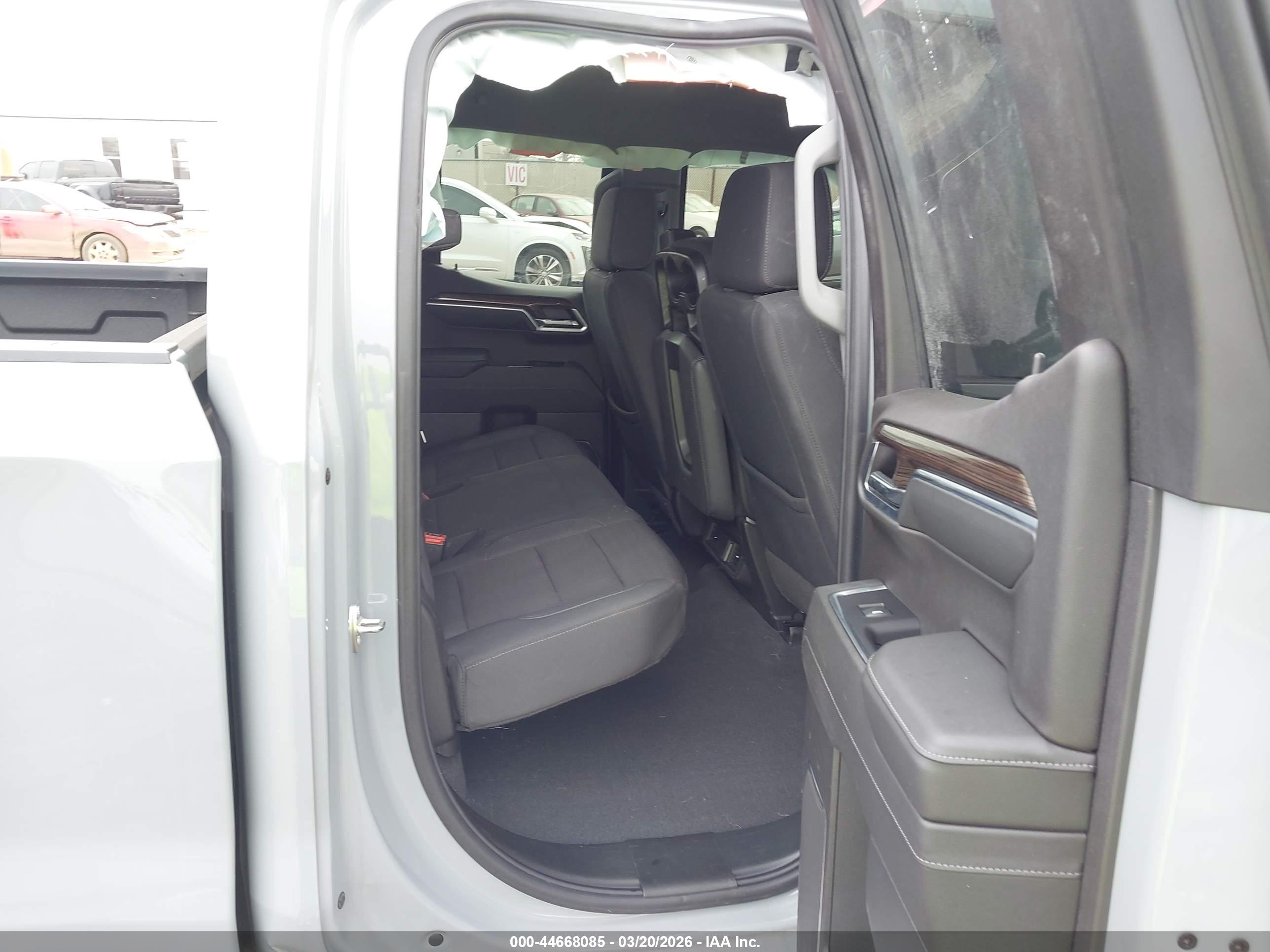 CHEVROLET SILVERADO image 8