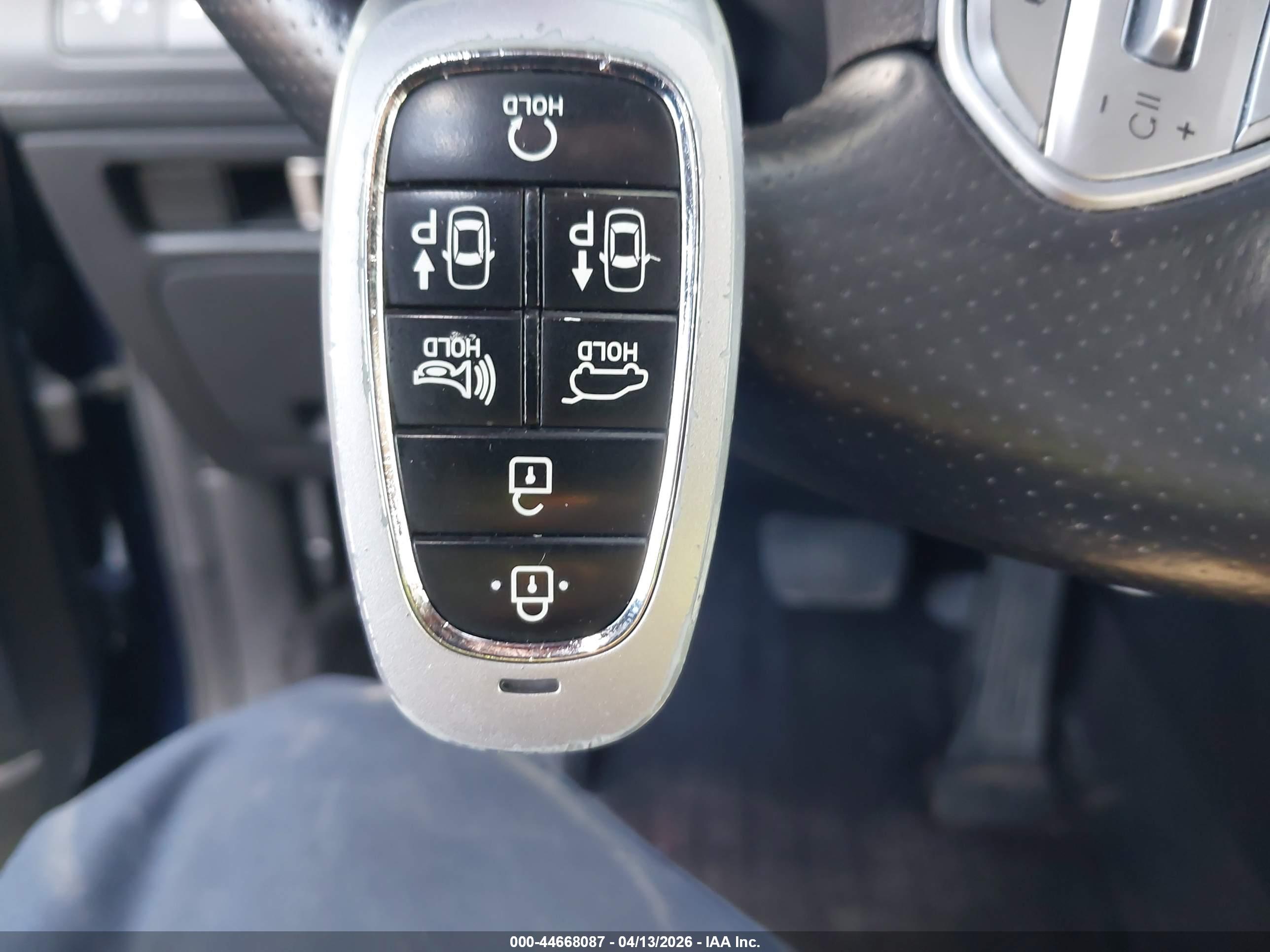 HYUNDAI SANTA image 11