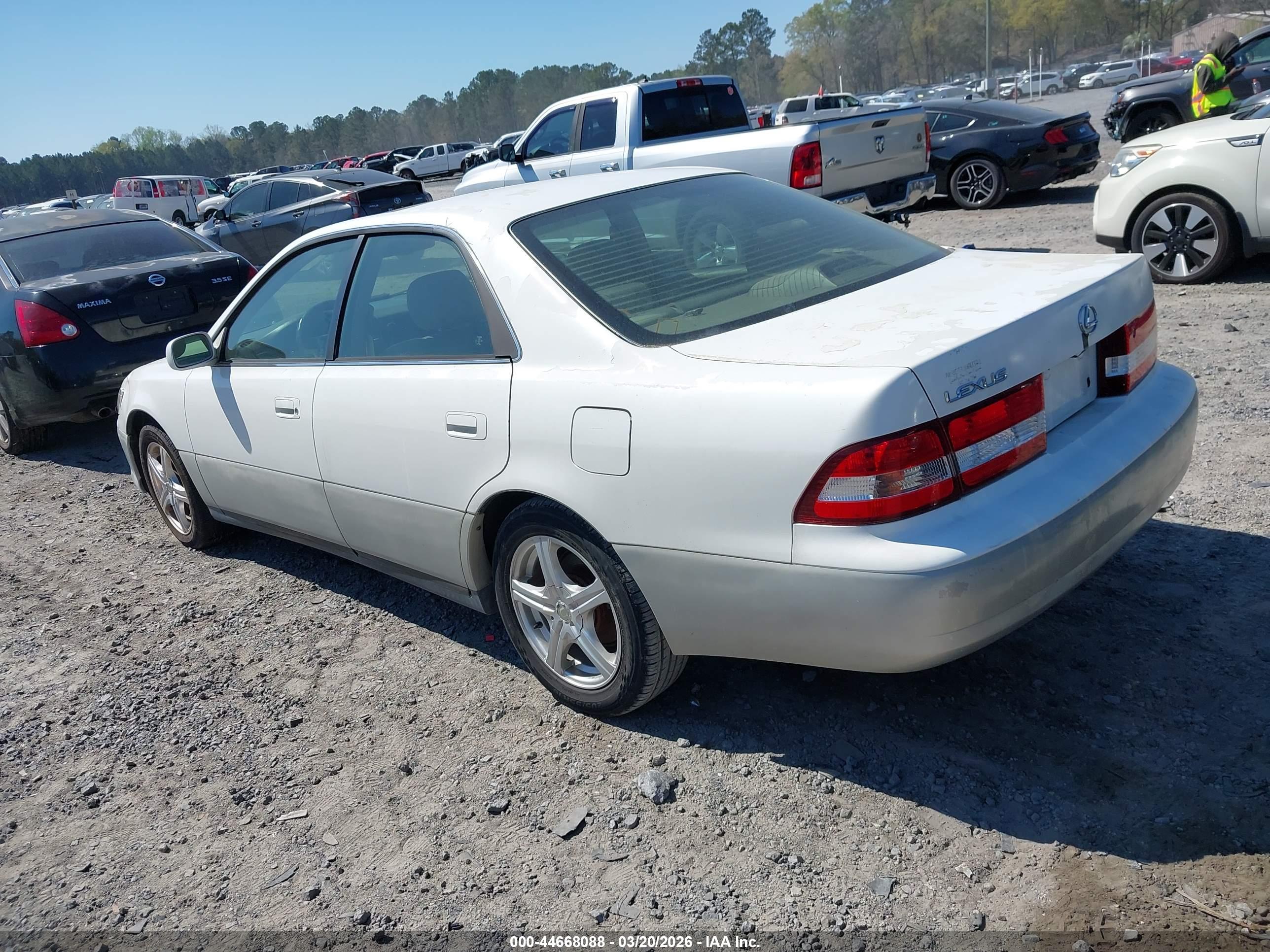 LEXUS ES image 3