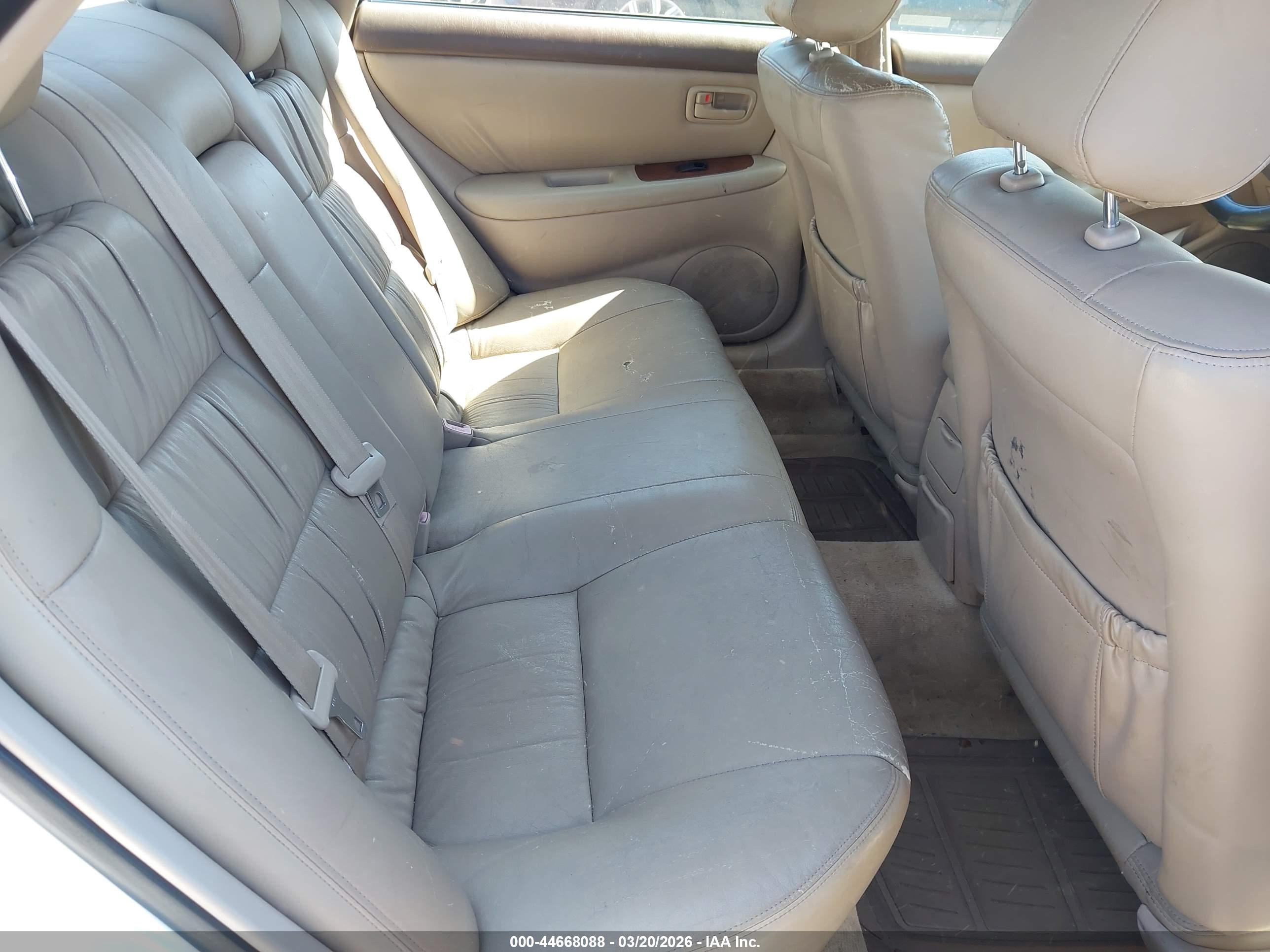 LEXUS ES image 8