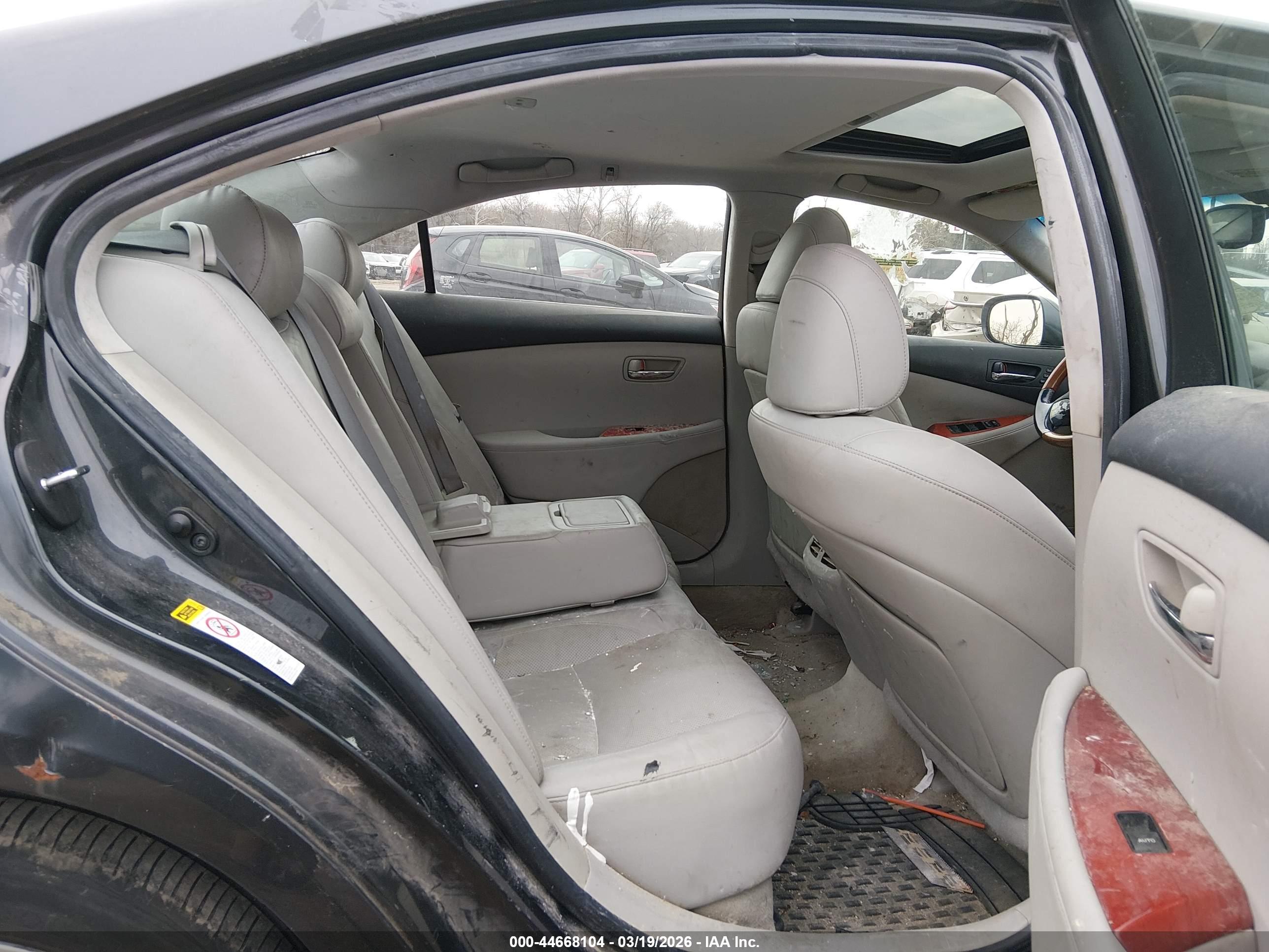 LEXUS ES image 8