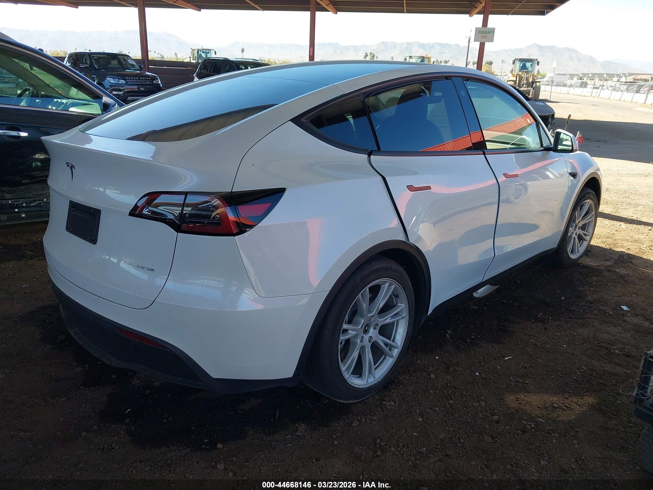 TESLA MODEL image 4