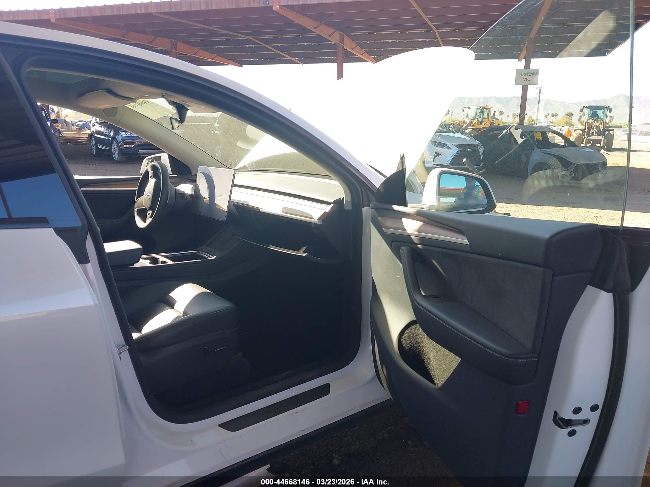 TESLA MODEL image 5