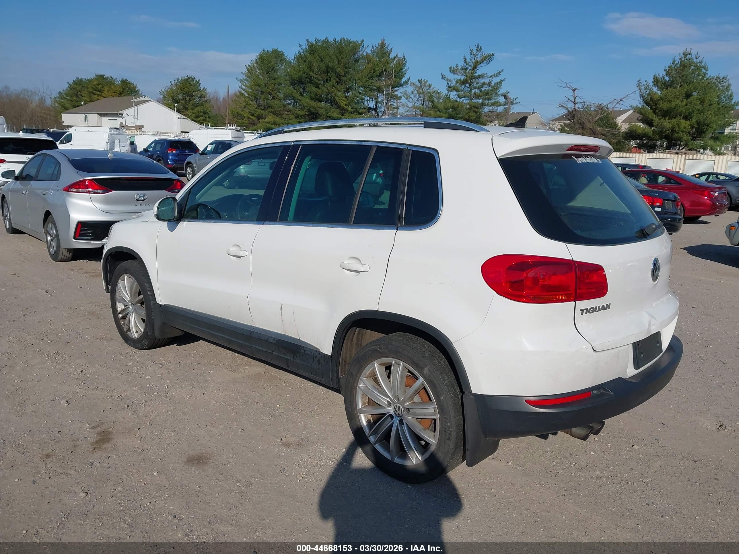 VOLKSWAGEN TIGUAN image 3
