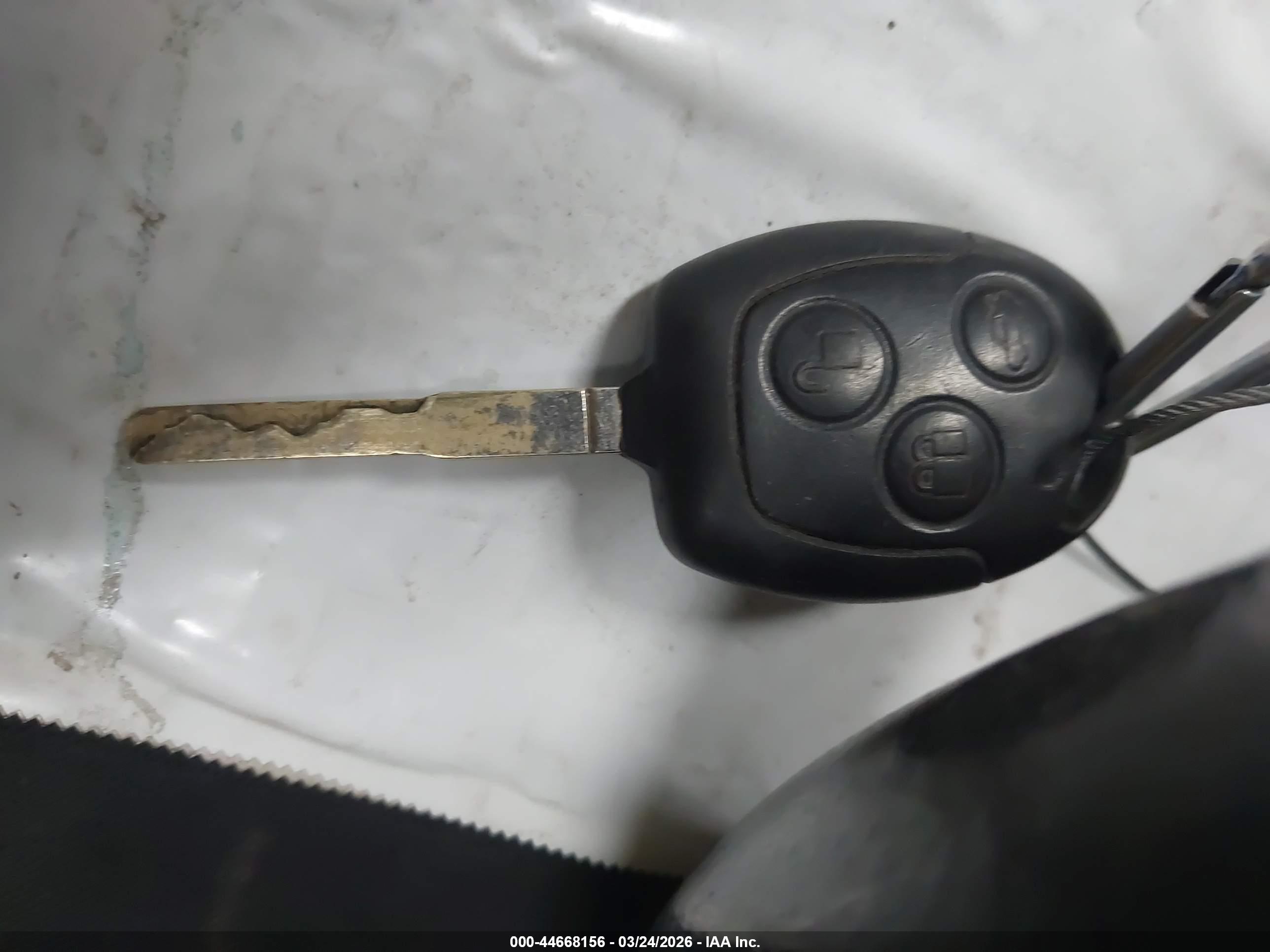FORD FIESTA image 11