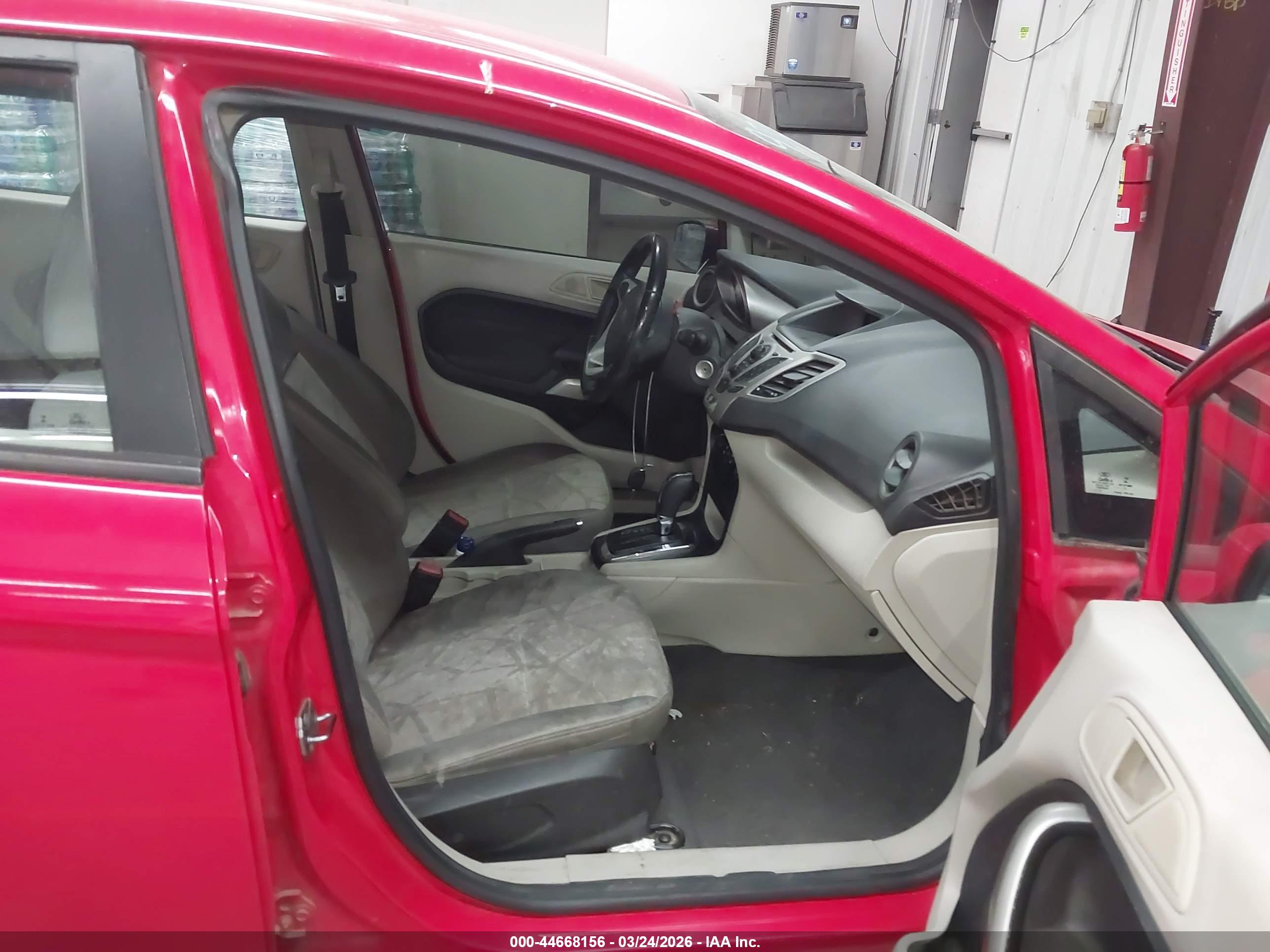 FORD FIESTA image 5