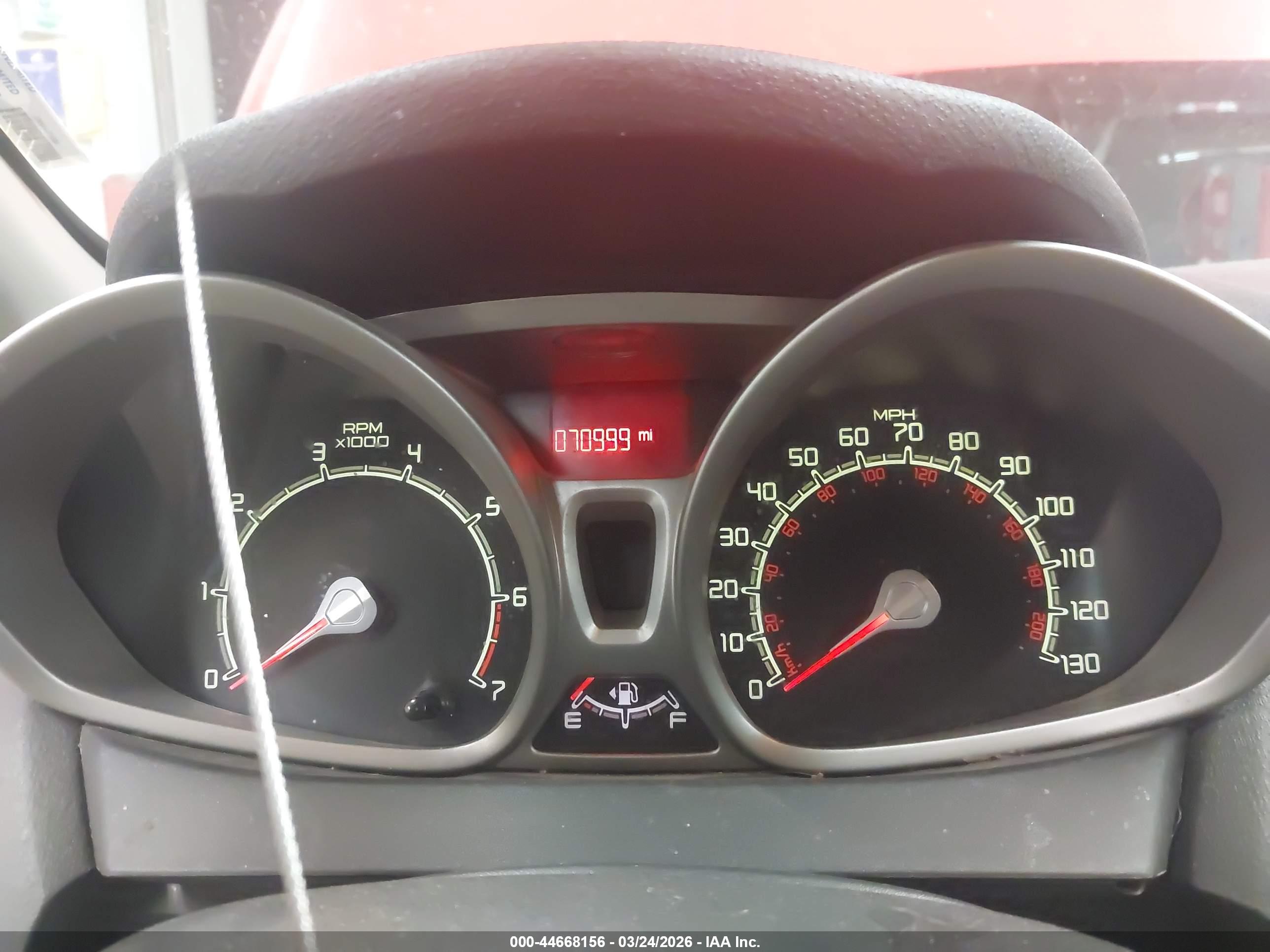 FORD FIESTA image 7
