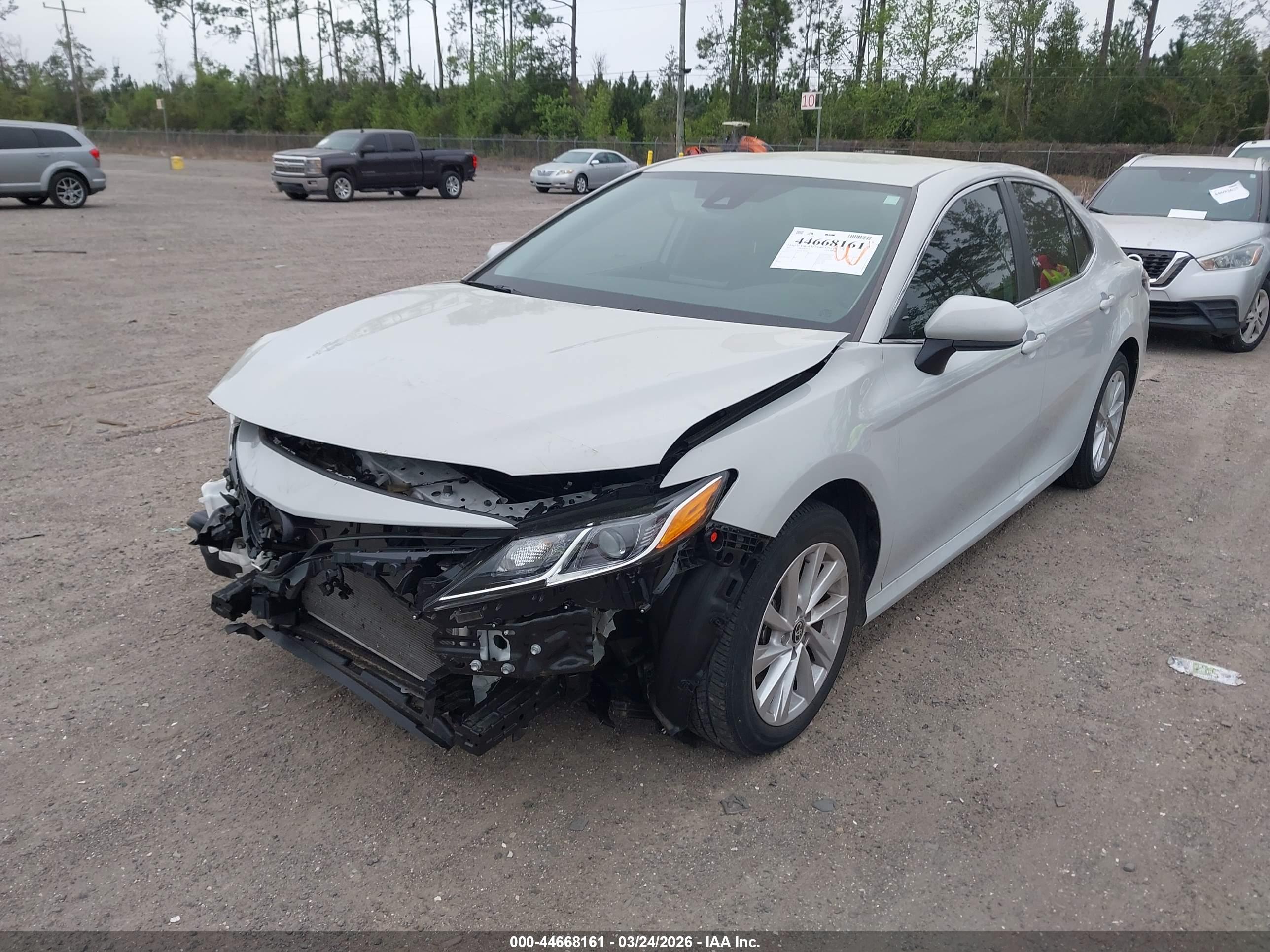 TOYOTA CAMRY image 2