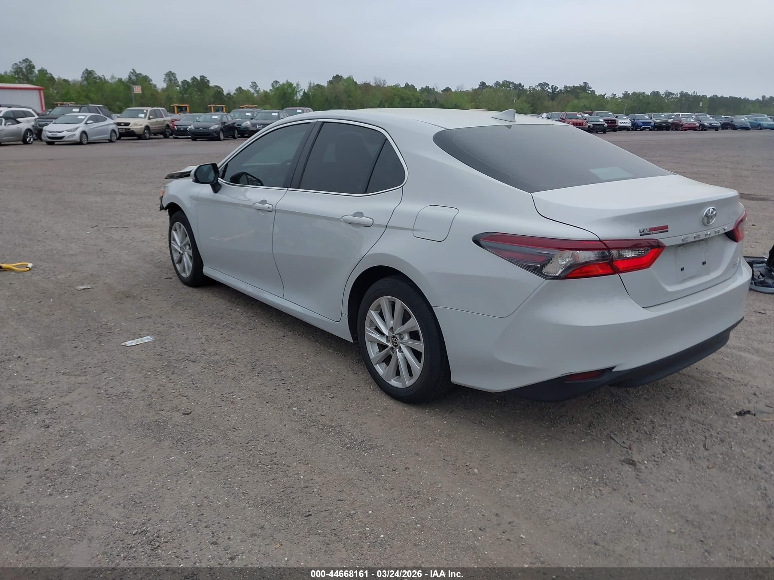 TOYOTA CAMRY image 3