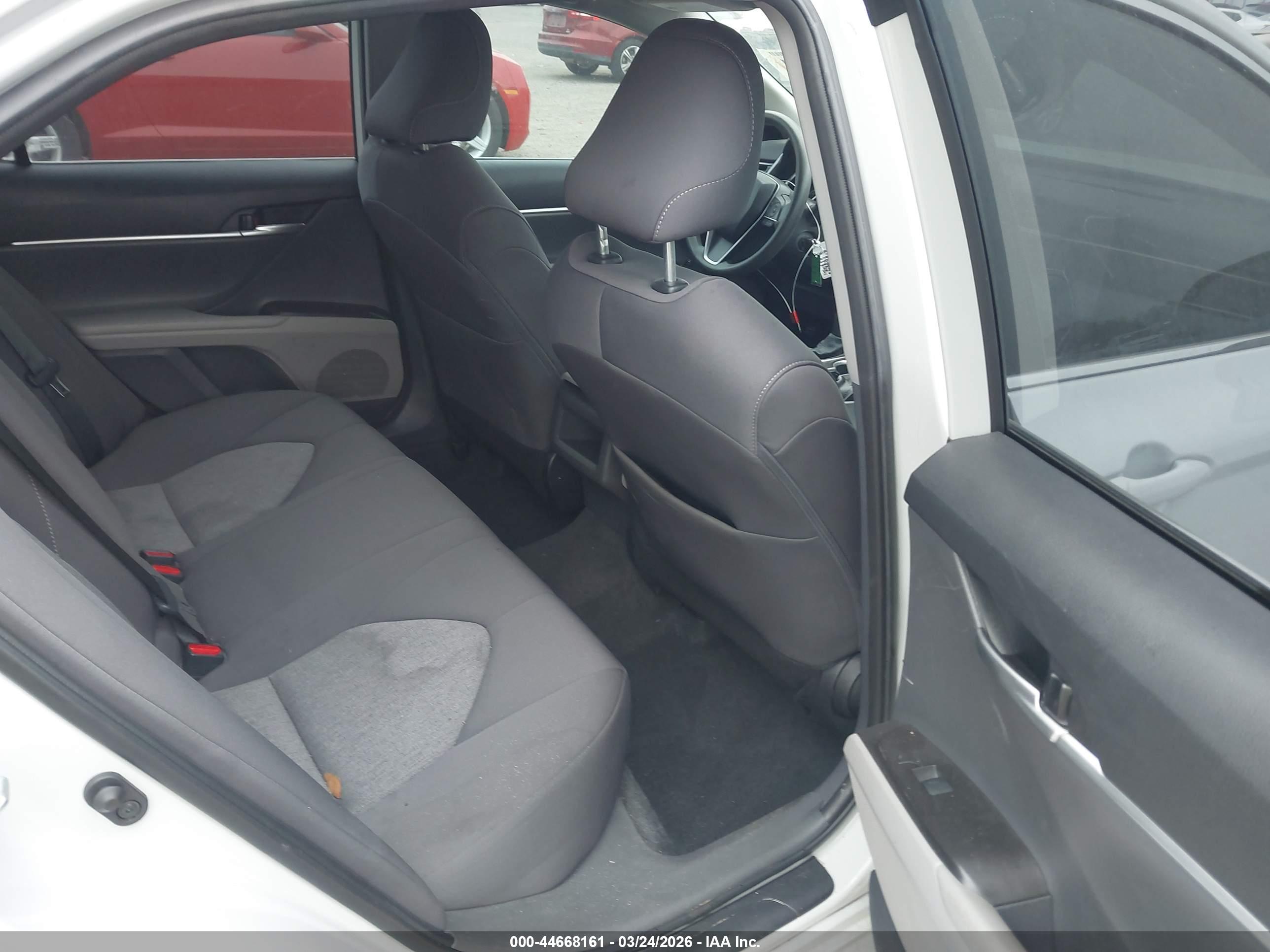 TOYOTA CAMRY image 8