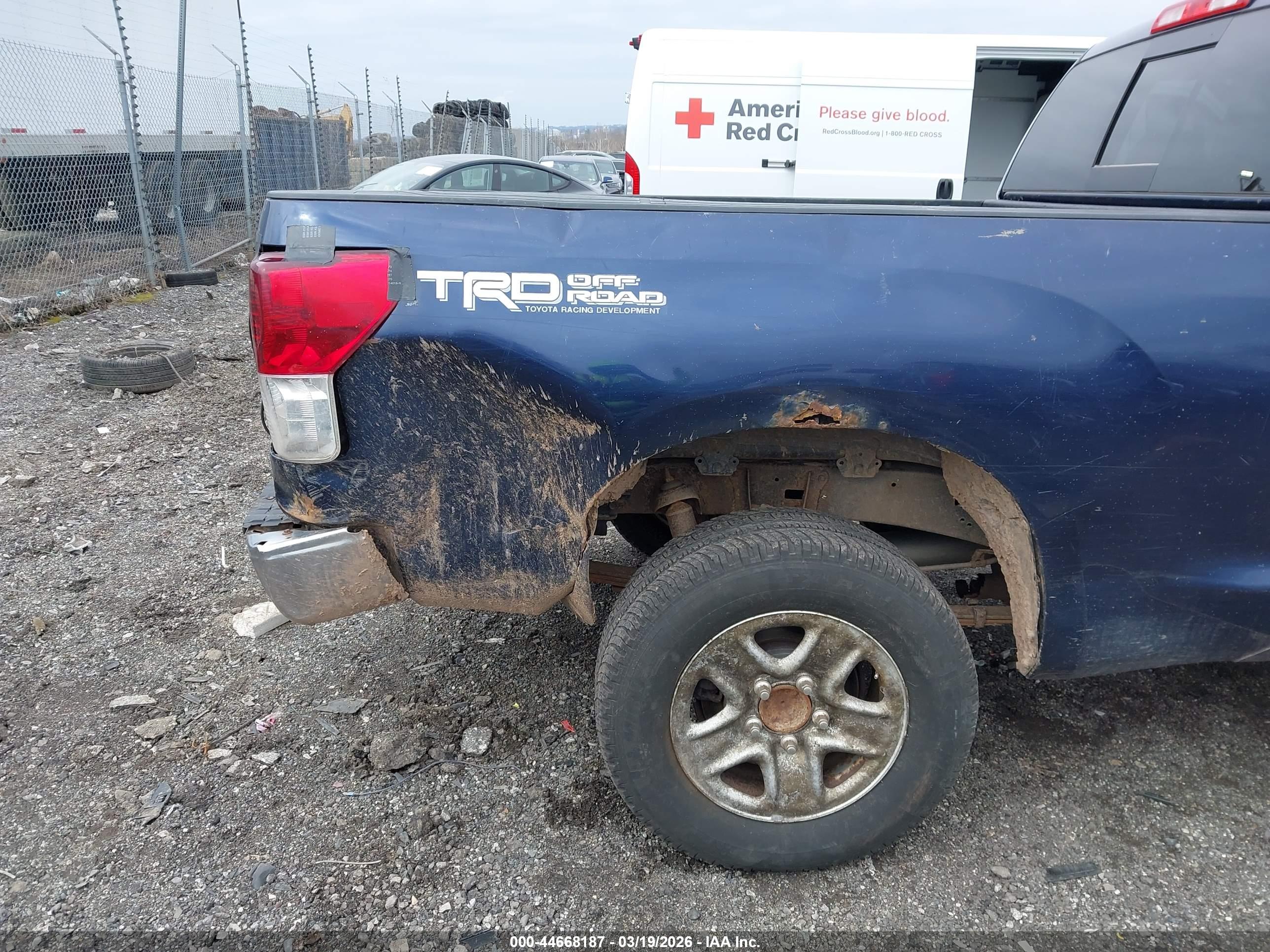 TOYOTA TUNDRA image 6