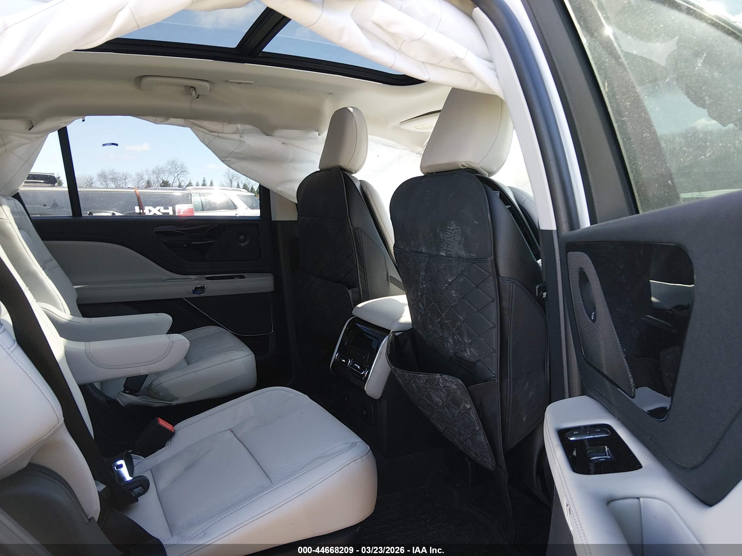 LINCOLN AVIATOR image 8