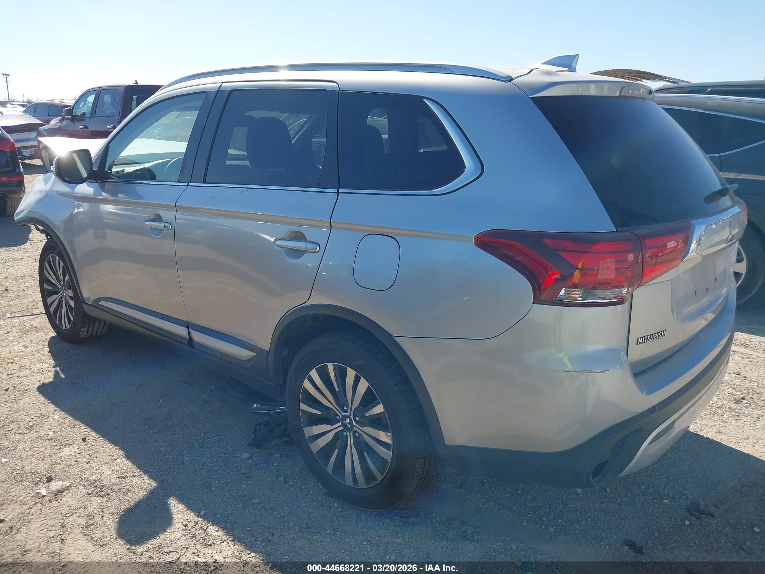 MITSUBISHI OUTLANDER image 3