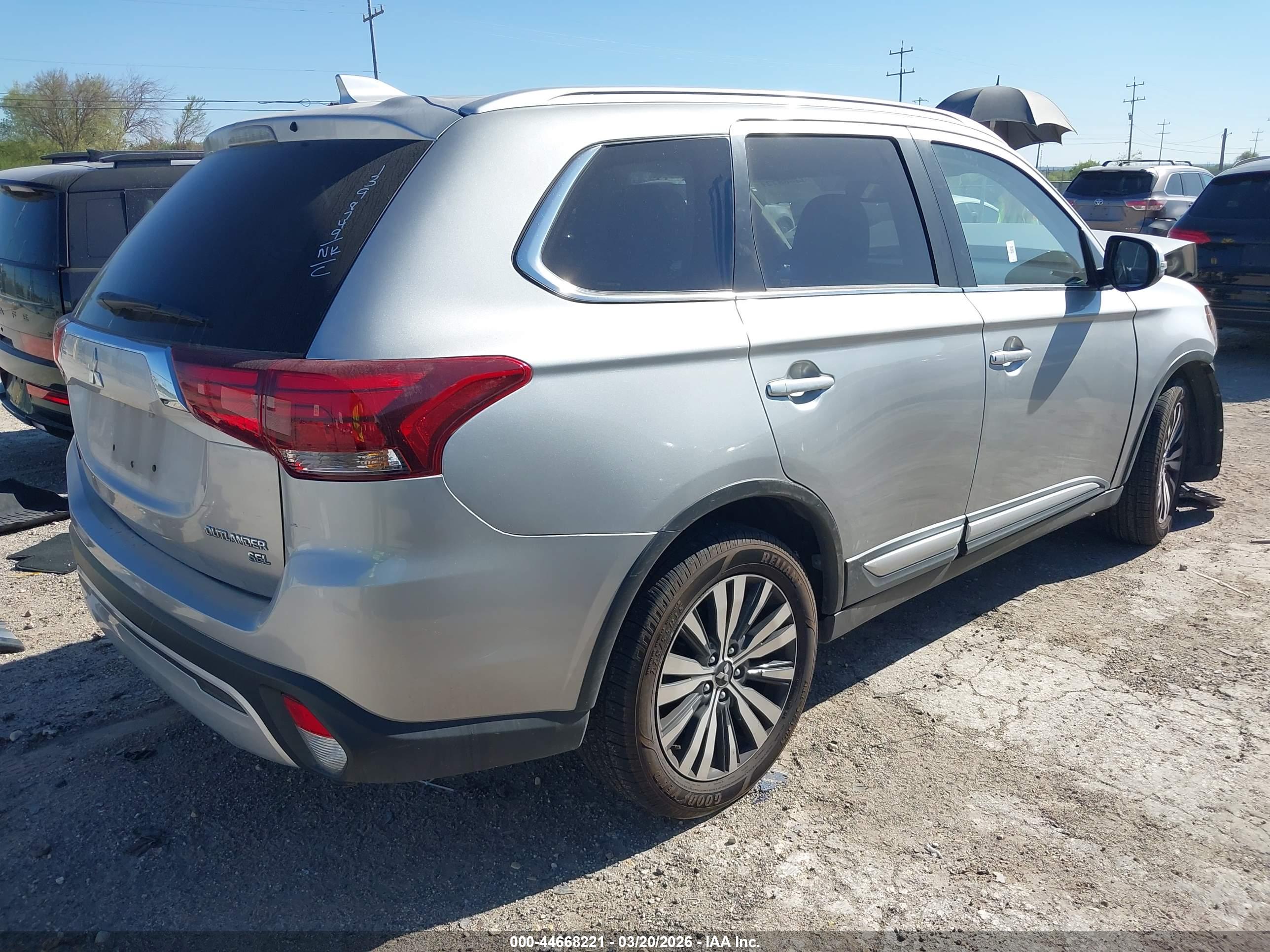 MITSUBISHI OUTLANDER image 4