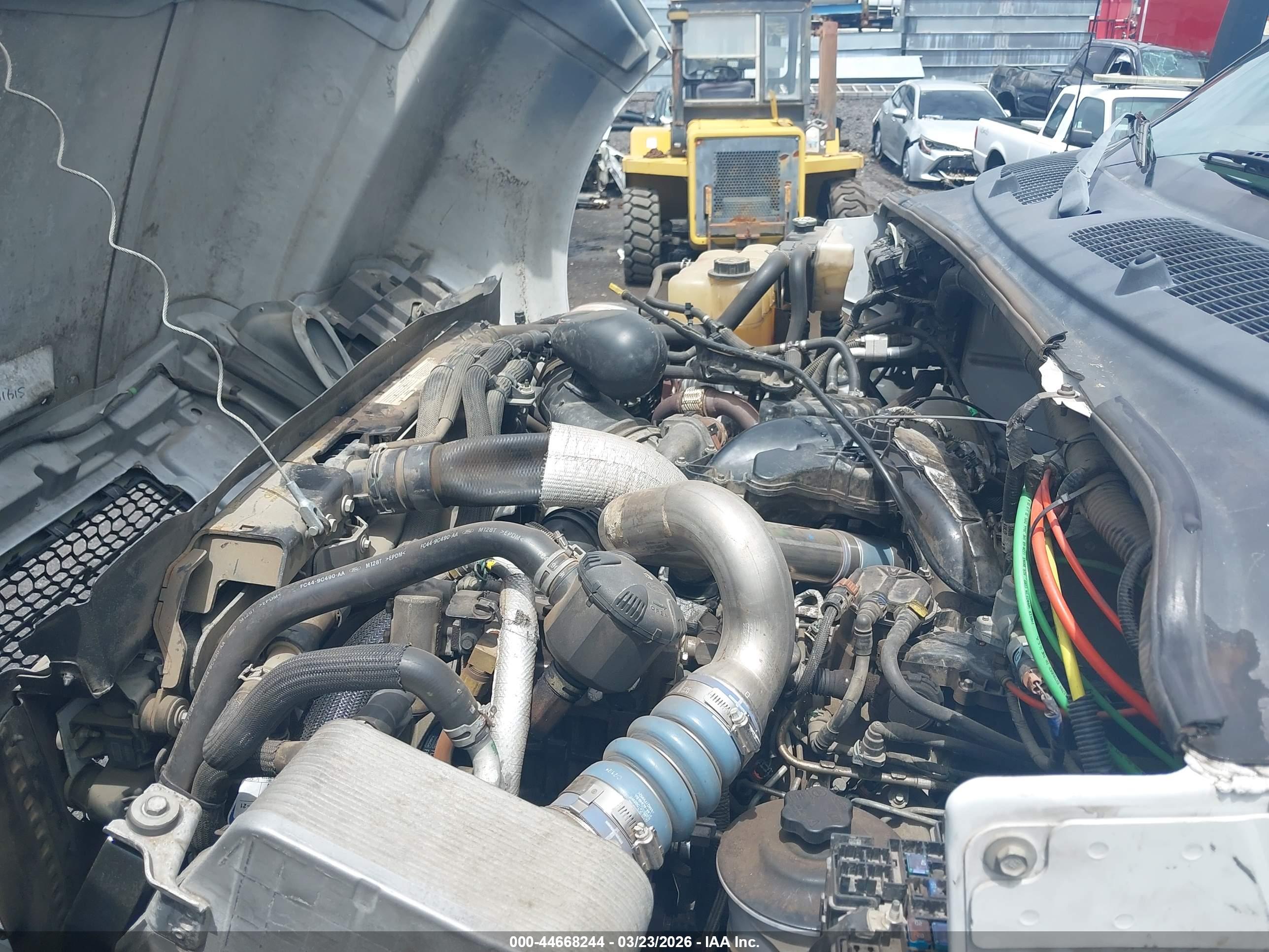 FORD F-750 image 10