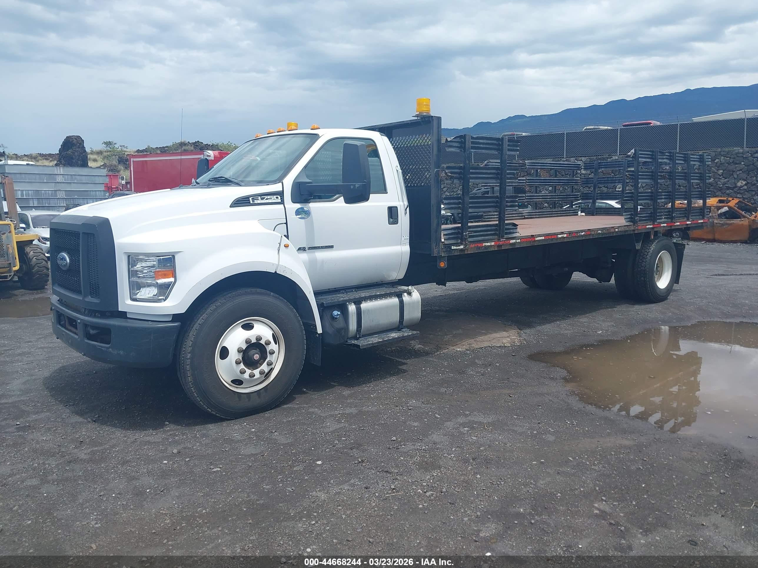 FORD F-750 image 2