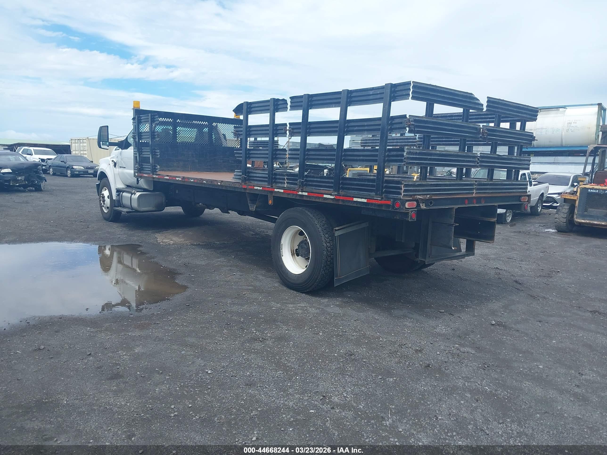 FORD F-750 image 3